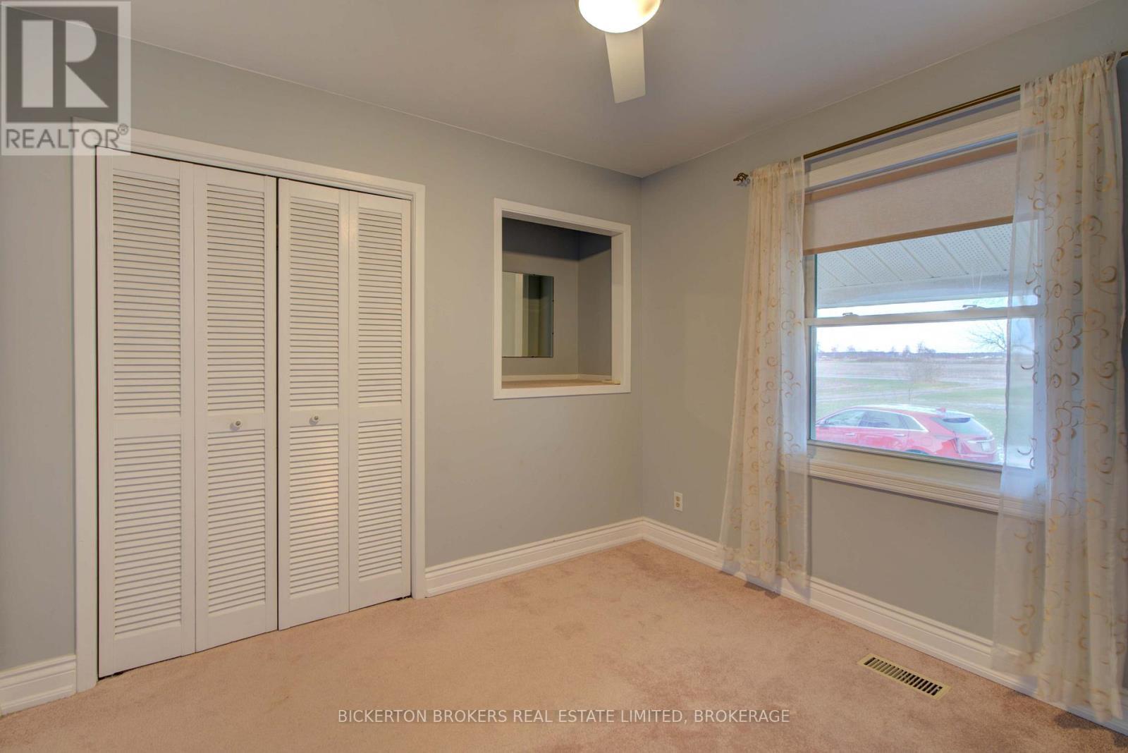 108 Russell Road N, Front Of Leeds & Seeleys Bay, ON - Indoor Photo Showing Other Room