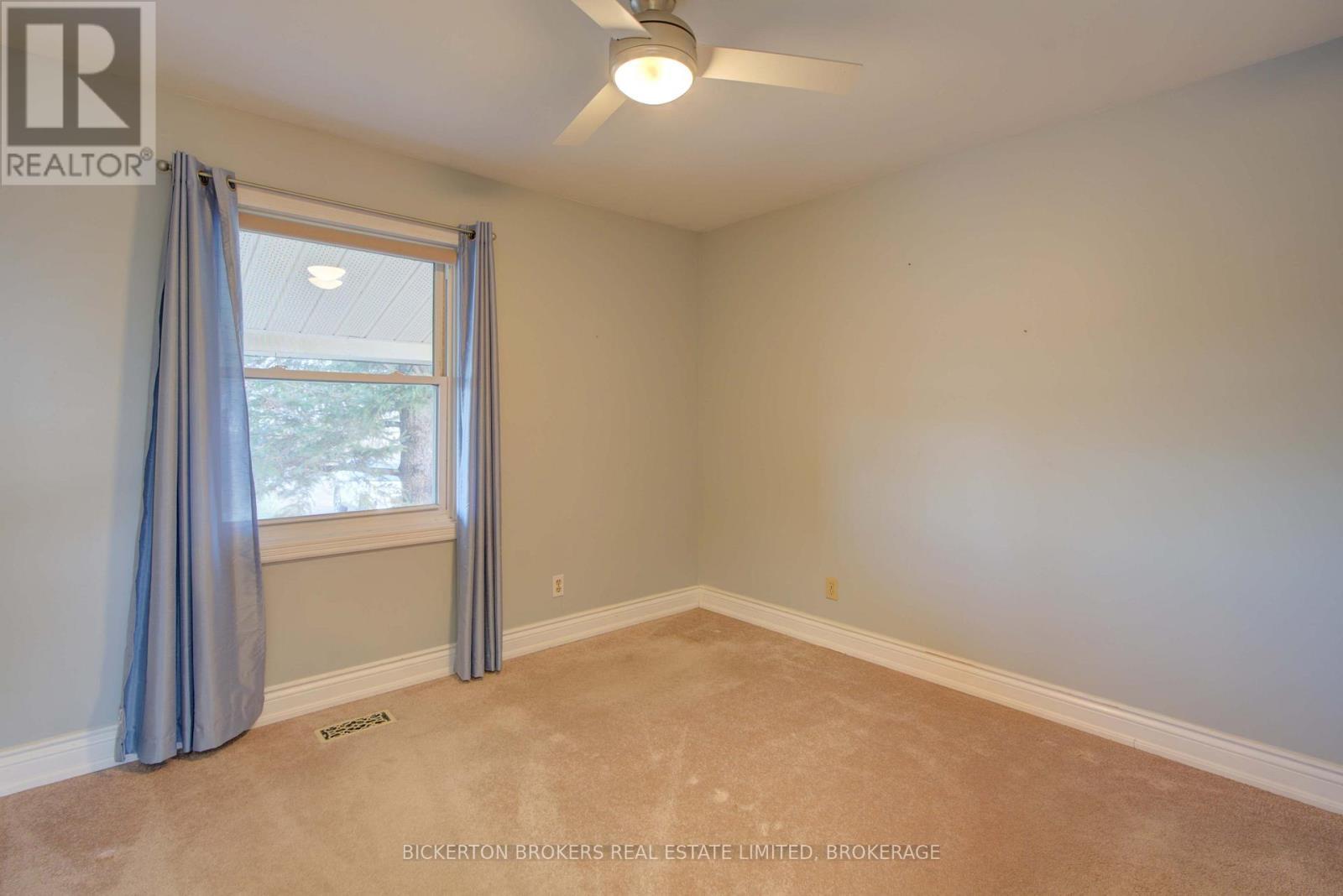 108 Russell Road N, Front Of Leeds & Seeleys Bay, ON - Indoor Photo Showing Other Room