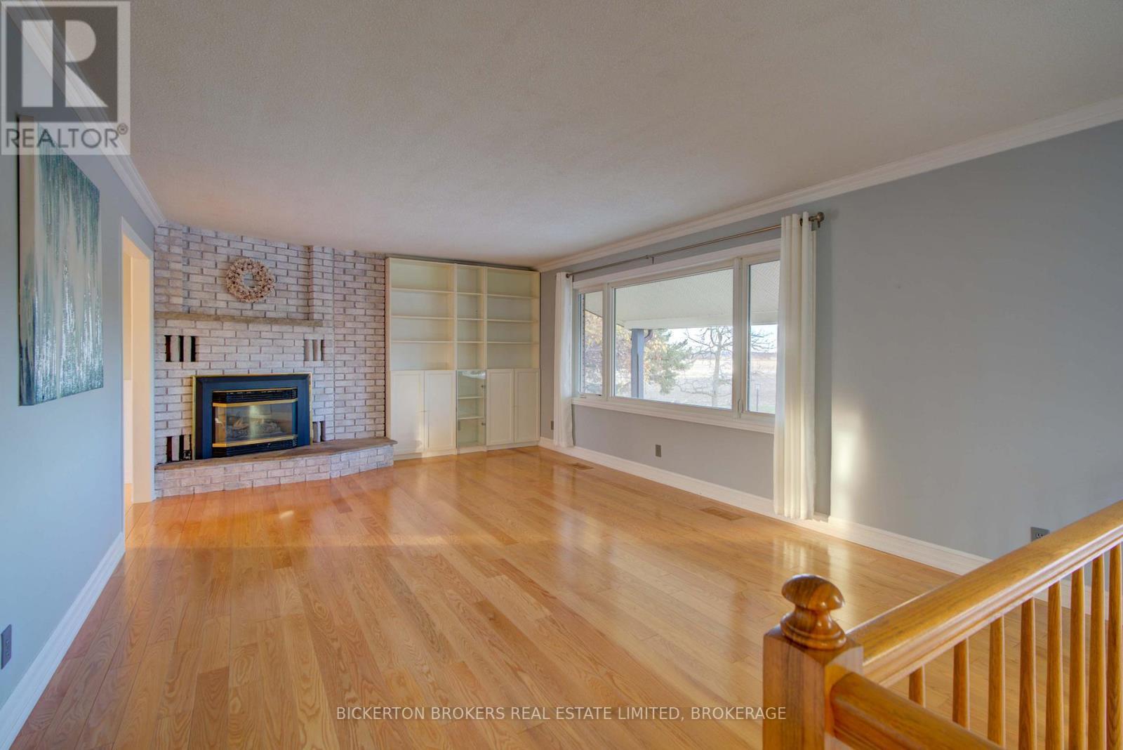 108 Russell Road N, Front Of Leeds & Seeleys Bay, ON - Indoor Photo Showing Living Room With Fireplace