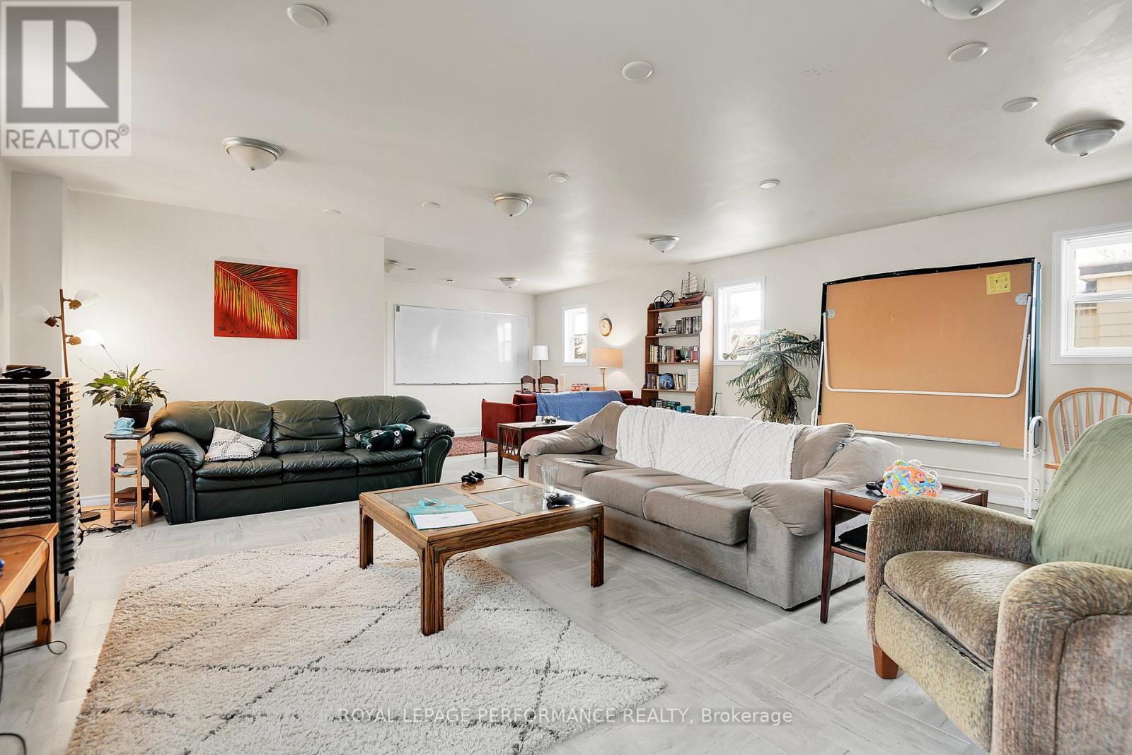 26 Aylmer Avenue, Ottawa, ON - Indoor Photo Showing Living Room