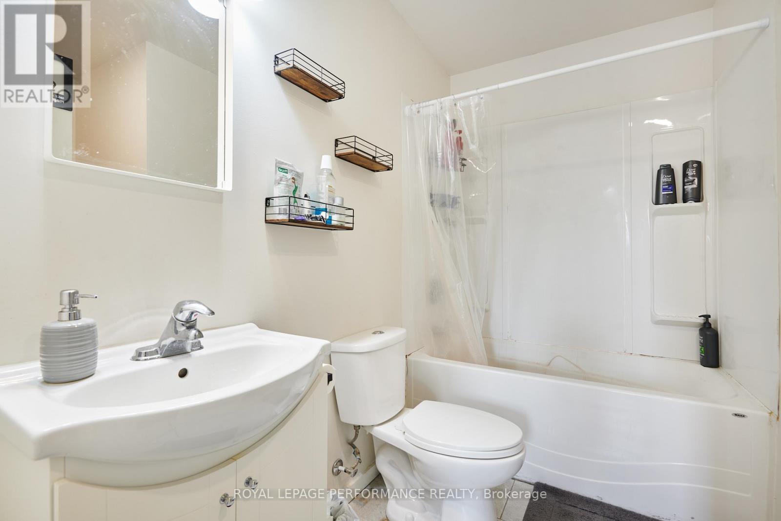 26 Aylmer Avenue, Ottawa, ON - Indoor Photo Showing Bathroom