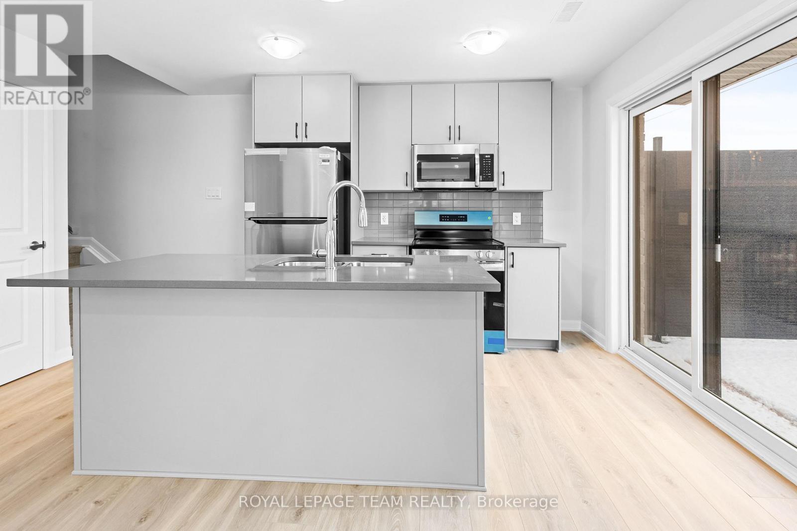 1203 Creekway Private, Ottawa, ON - Indoor Photo Showing Kitchen With Stainless Steel Kitchen