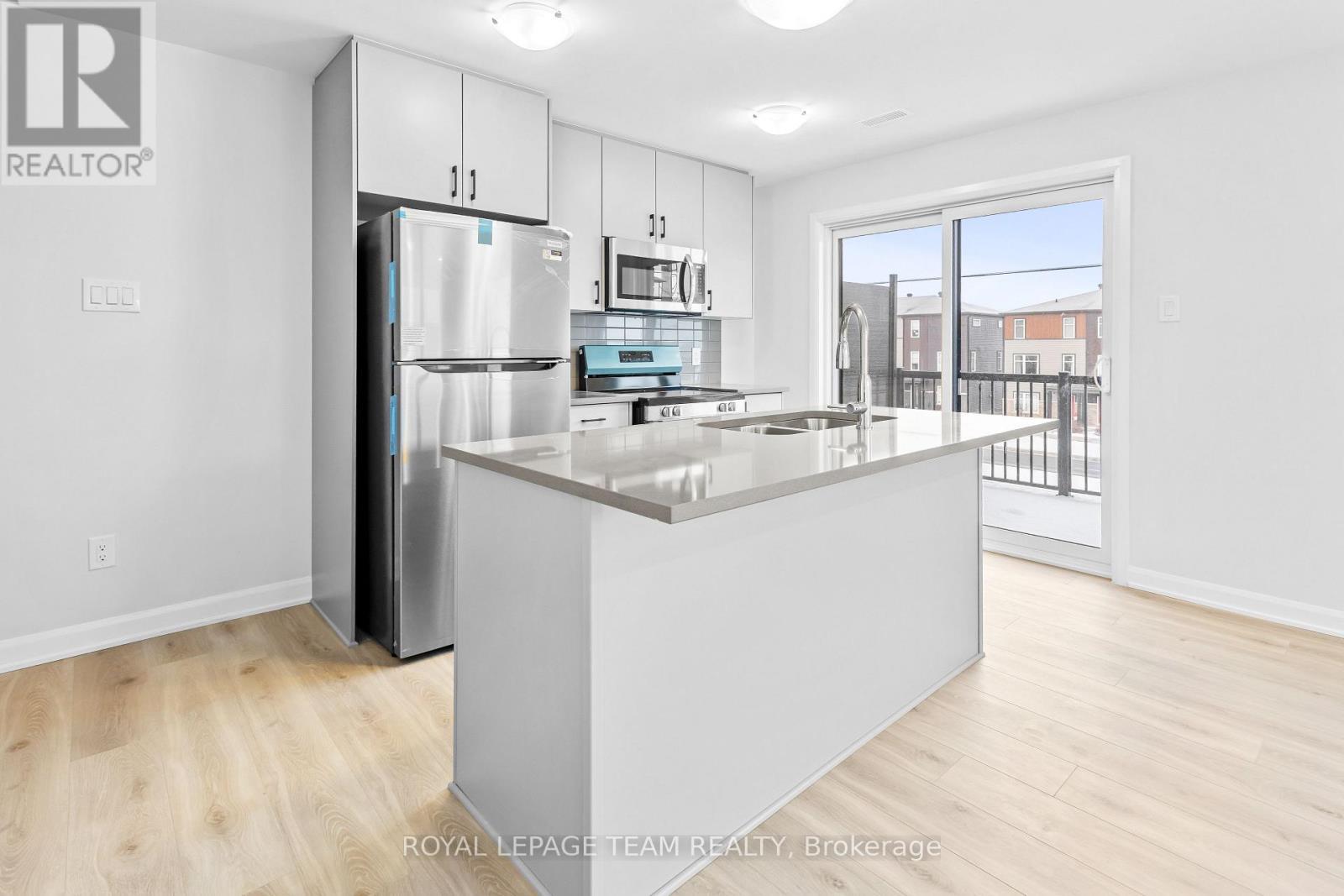 1203 Creekway Private, Ottawa, ON - Indoor Photo Showing Kitchen With Stainless Steel Kitchen With Double Sink