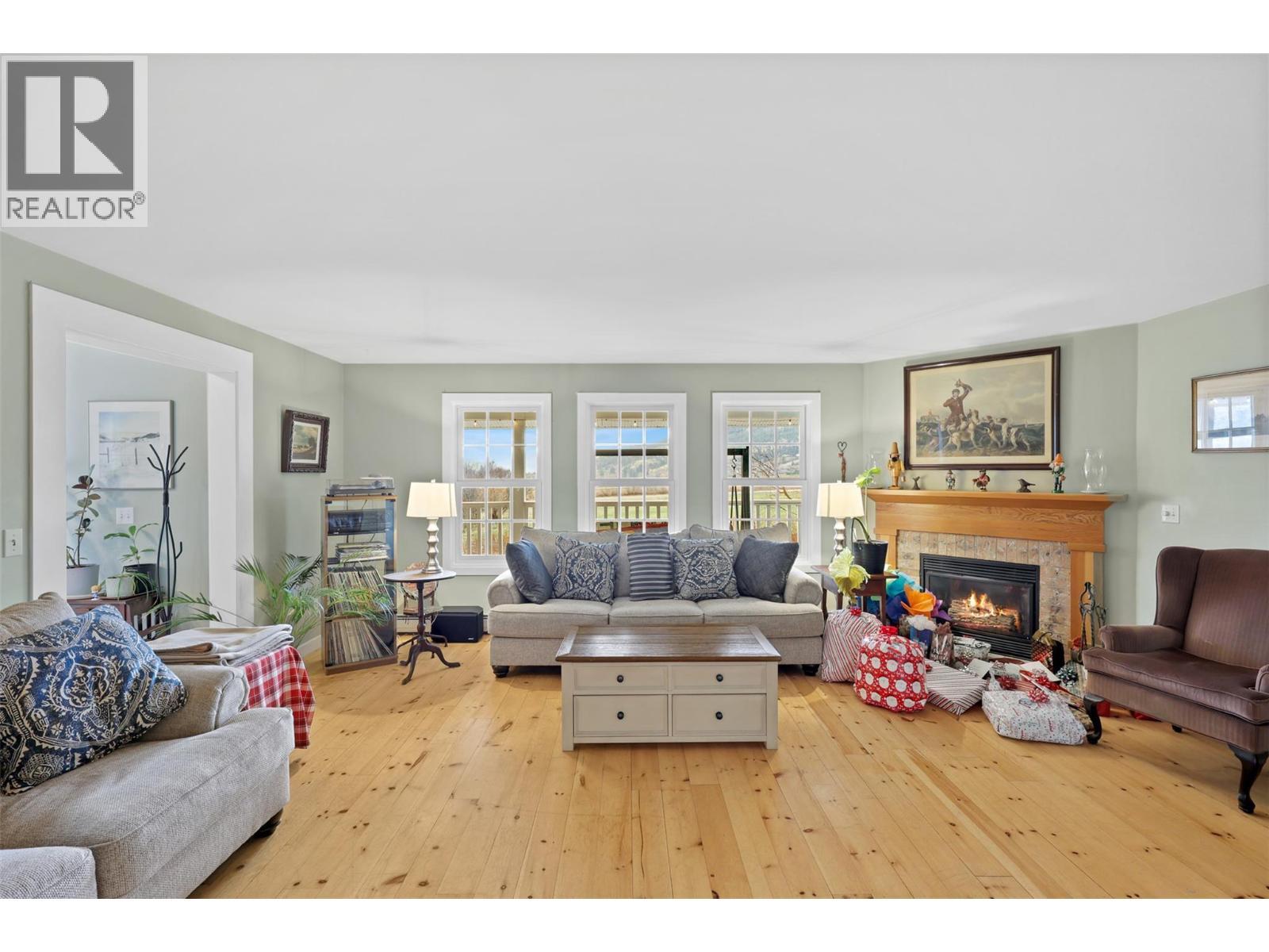 710 Dairy Road, Kamloops, BC - Indoor Photo Showing Living Room With Fireplace