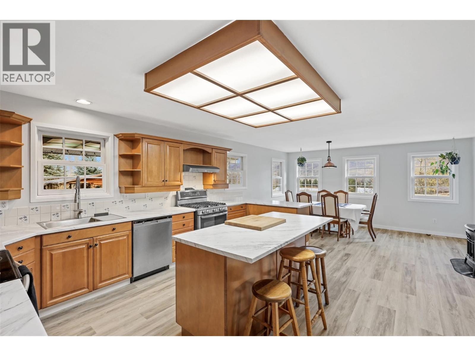 710 Dairy Road, Kamloops, BC - Indoor Photo Showing Kitchen
