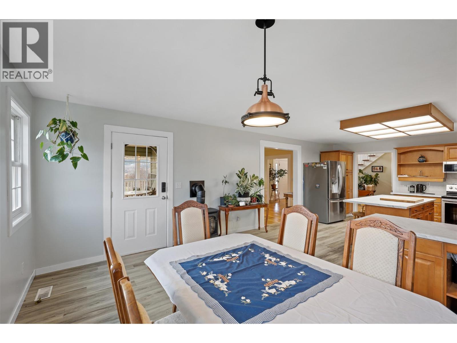 710 Dairy Road, Kamloops, BC - Indoor Photo Showing Dining Room