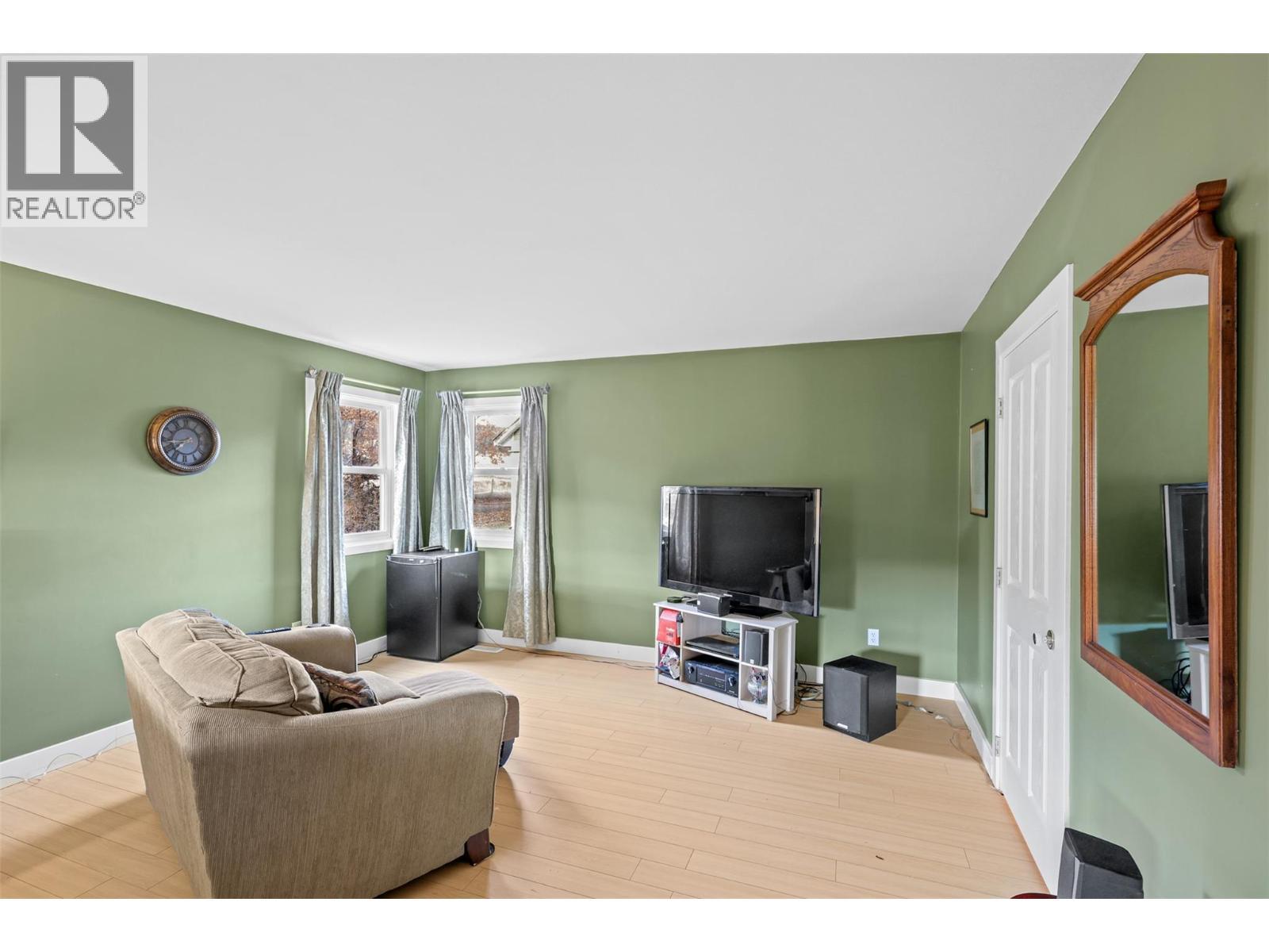 710 Dairy Road, Kamloops, BC - Indoor Photo Showing Living Room