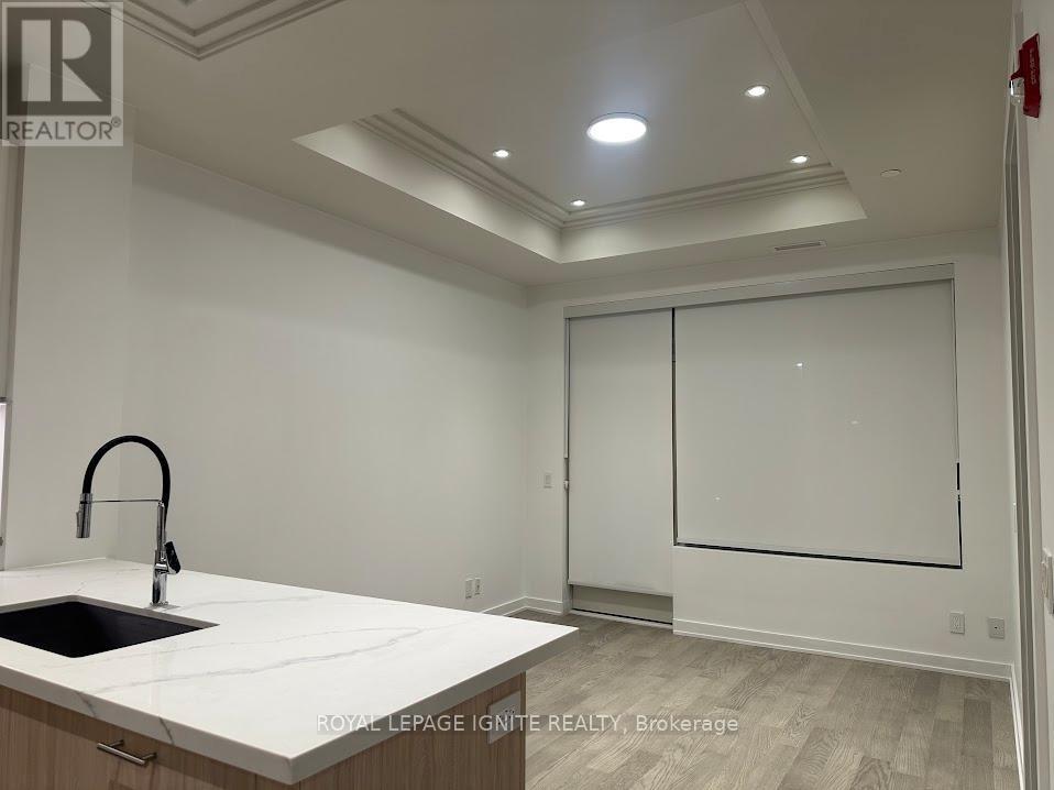 207 - 123 Maurice Drive, Oakville, ON - Indoor Photo Showing Kitchen