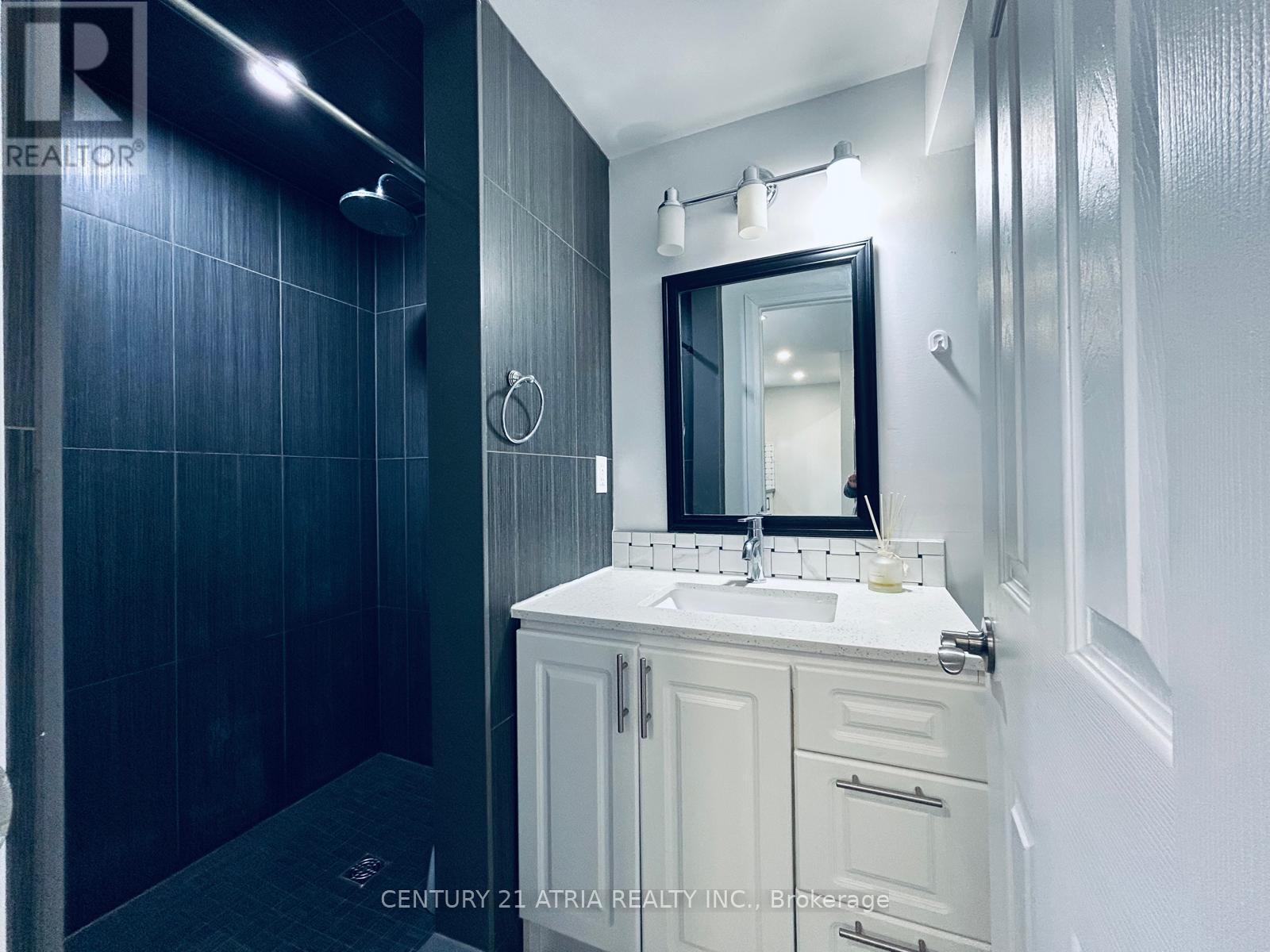 Basement - 3260 Oakglade Crescent, Mississauga, ON - Indoor Photo Showing Bathroom