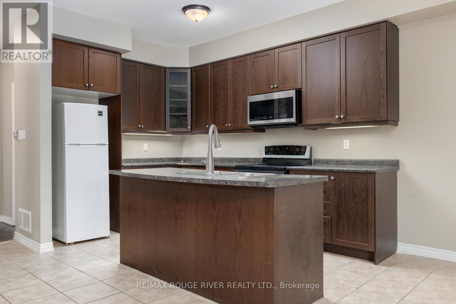 34 Harry Gay Drive, Clarington (Courtice), ON - Indoor Photo Showing Kitchen
