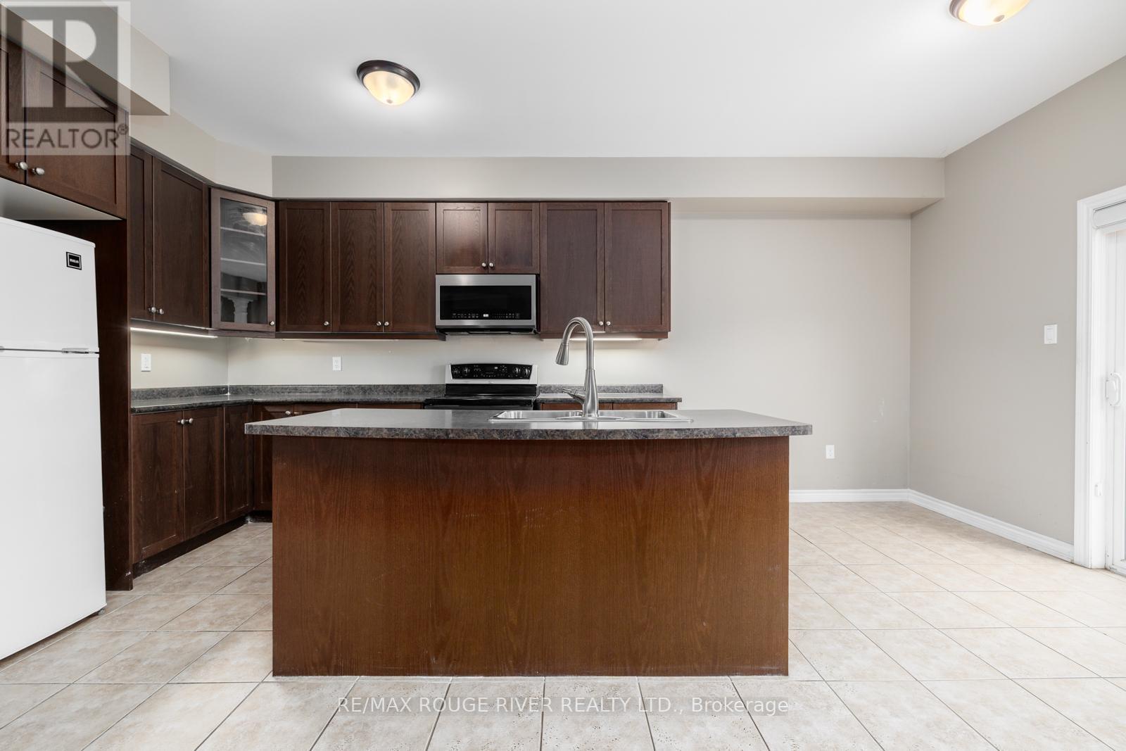 34 Harry Gay Drive, Clarington (Courtice), ON - Indoor Photo Showing Kitchen With Double Sink