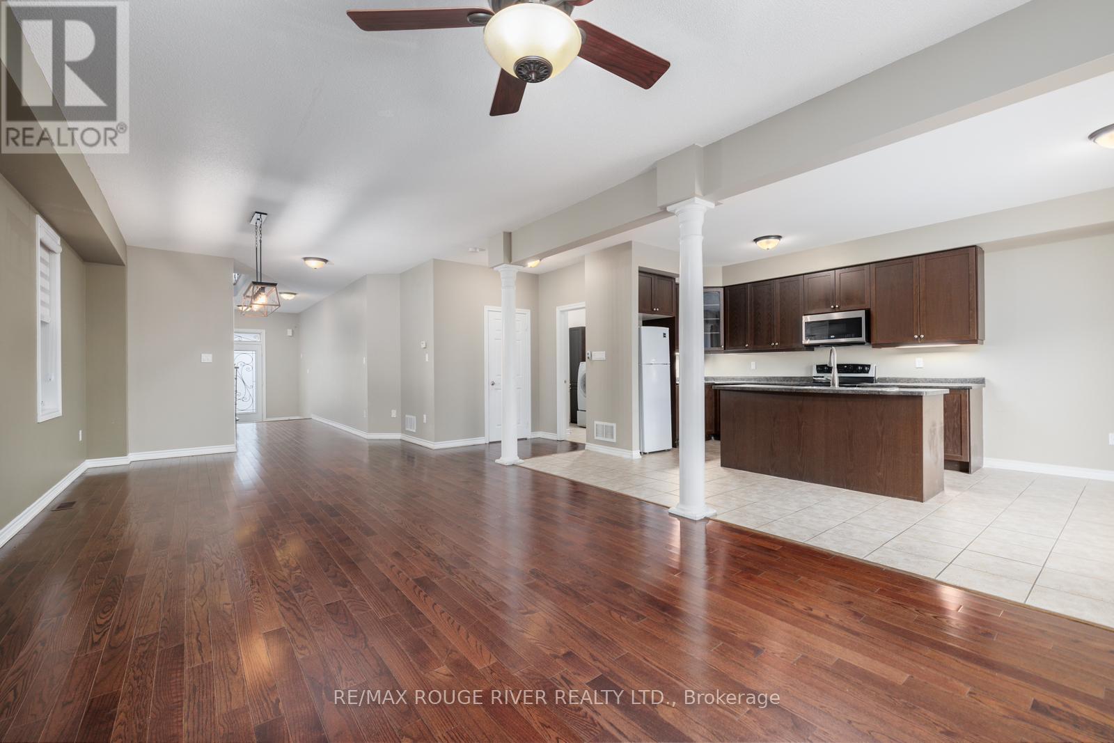 34 Harry Gay Drive, Clarington (Courtice), ON - Indoor Photo Showing Kitchen