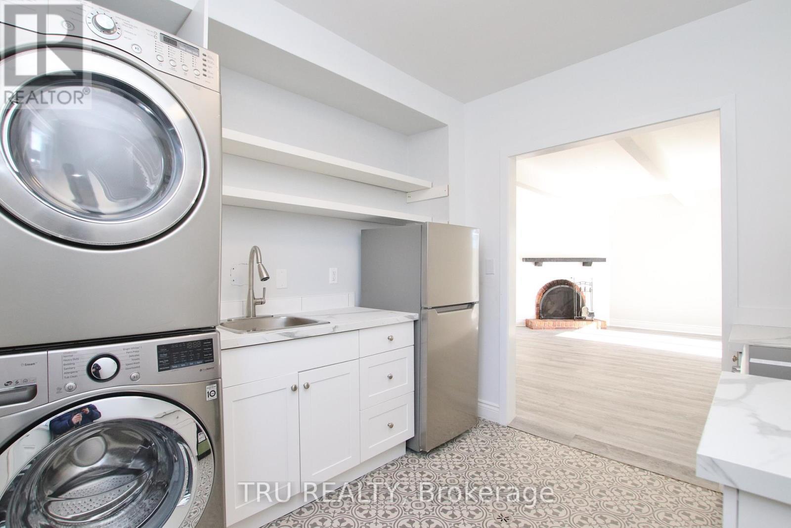 B - 86 Elvaston Avenue, Ottawa, ON