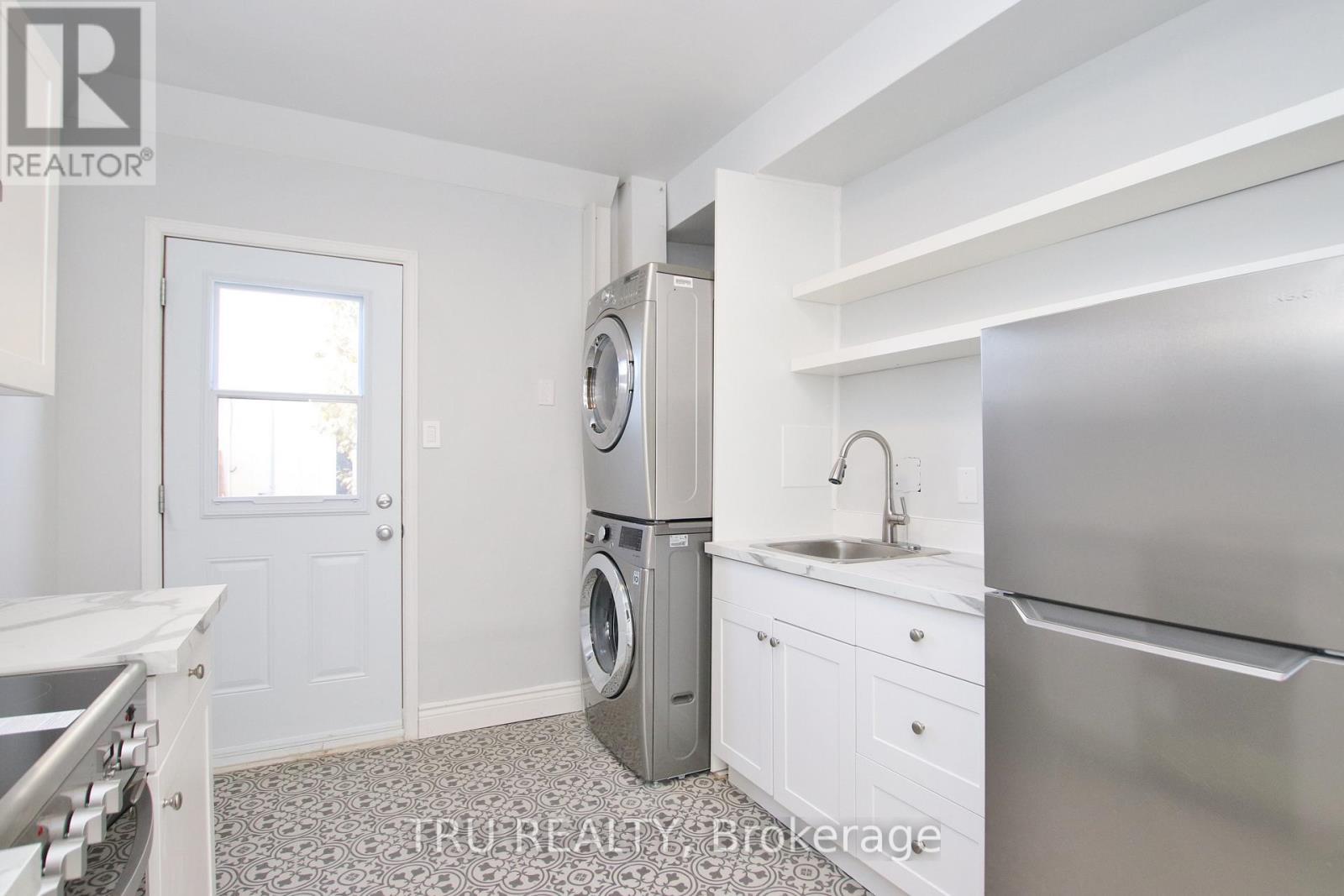 B - 86 Elvaston Avenue, Ottawa, ON