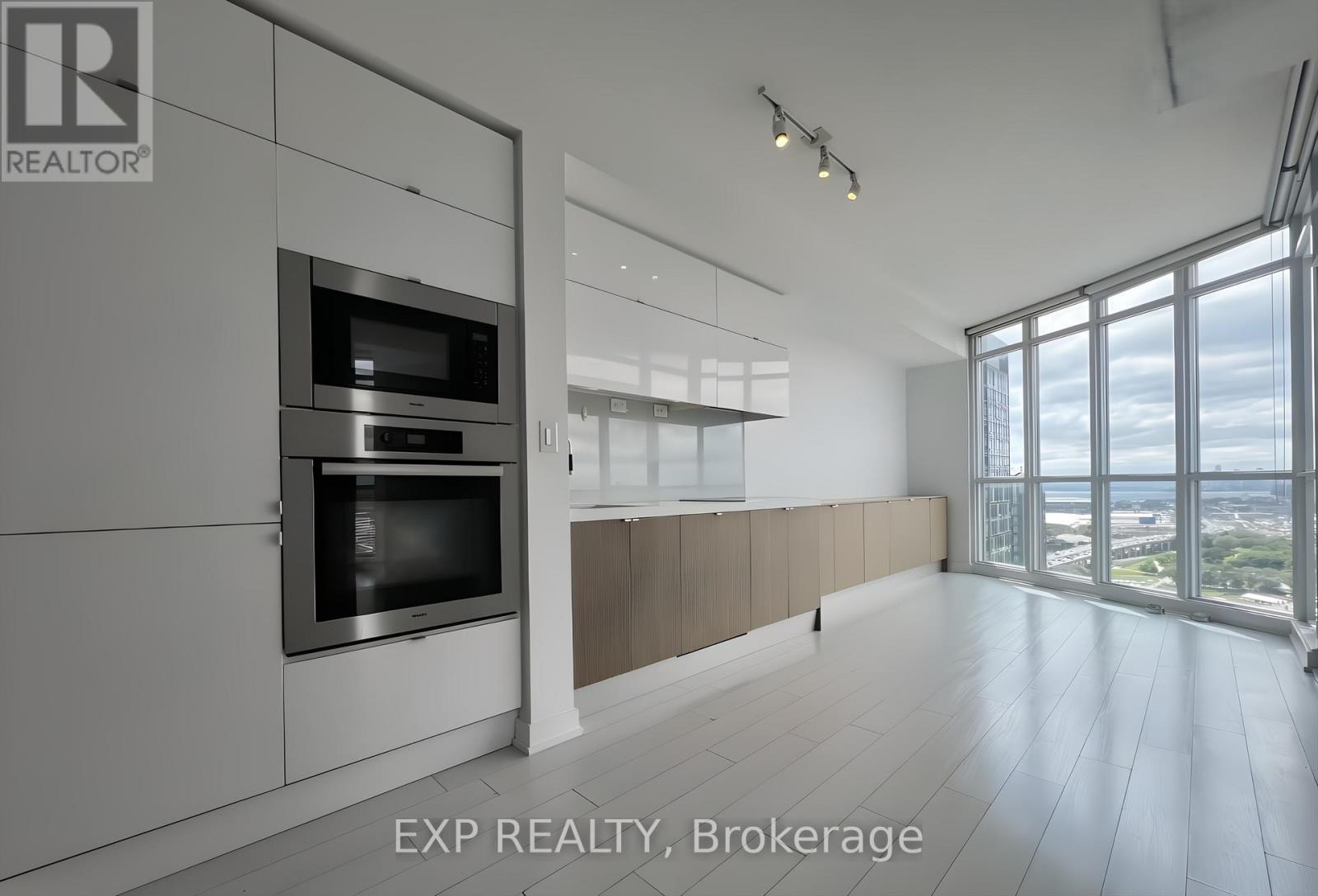 3712 - 21 Iceboat Terrace, Toronto, ON - Indoor Photo Showing Kitchen
