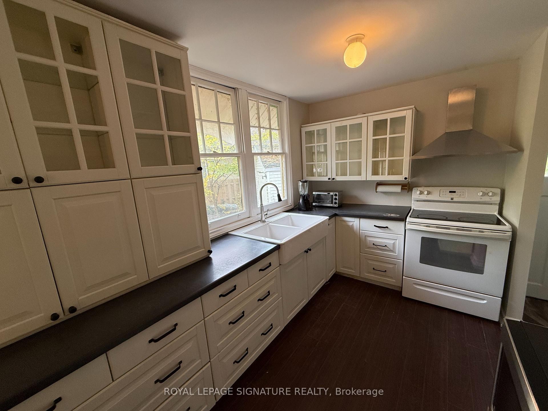 75 Old Mosley Street, Wasaga Beach, ON - Indoor Photo Showing Kitchen