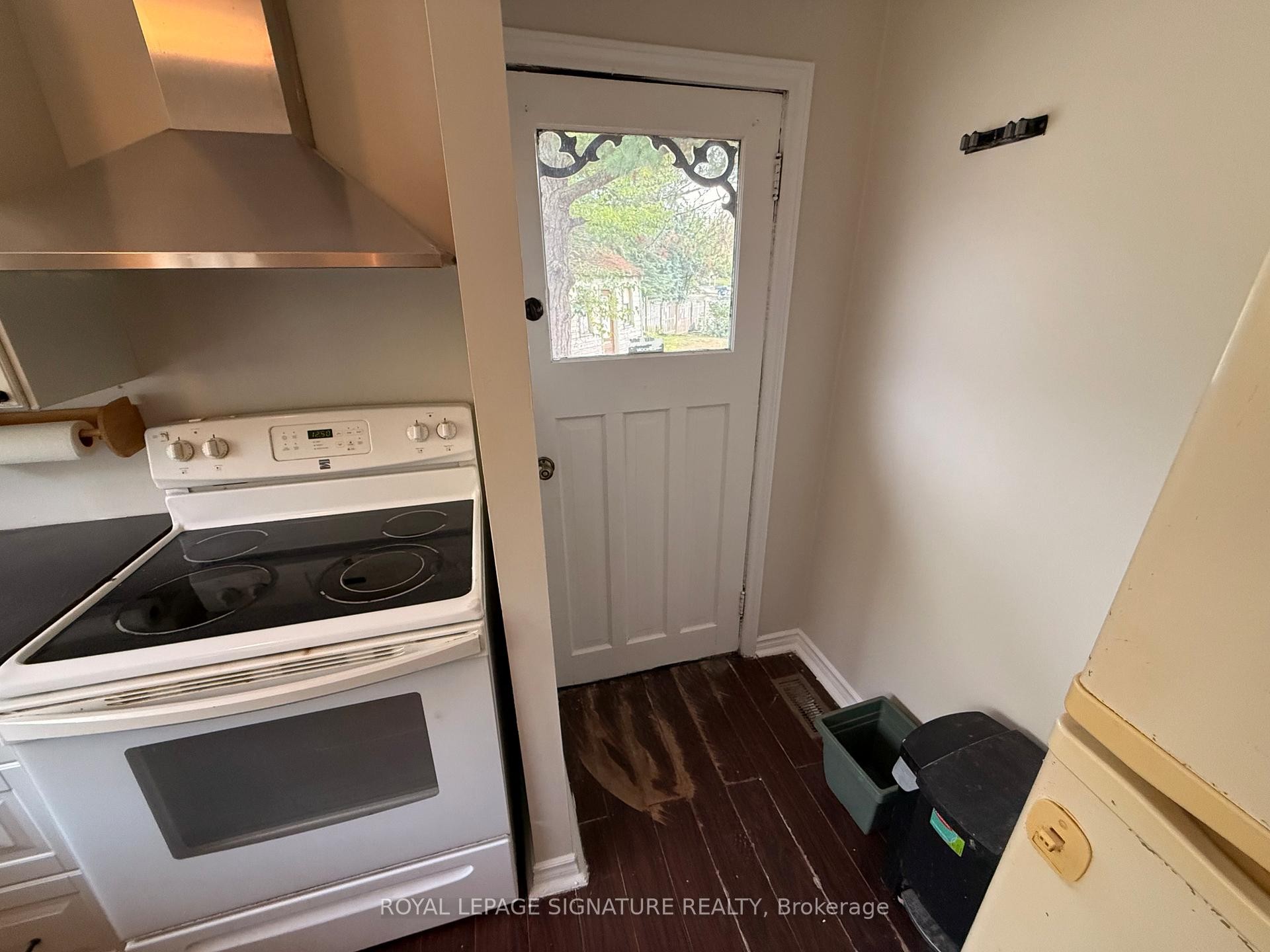 75 Old Mosley Street, Wasaga Beach, ON - Indoor Photo Showing Kitchen