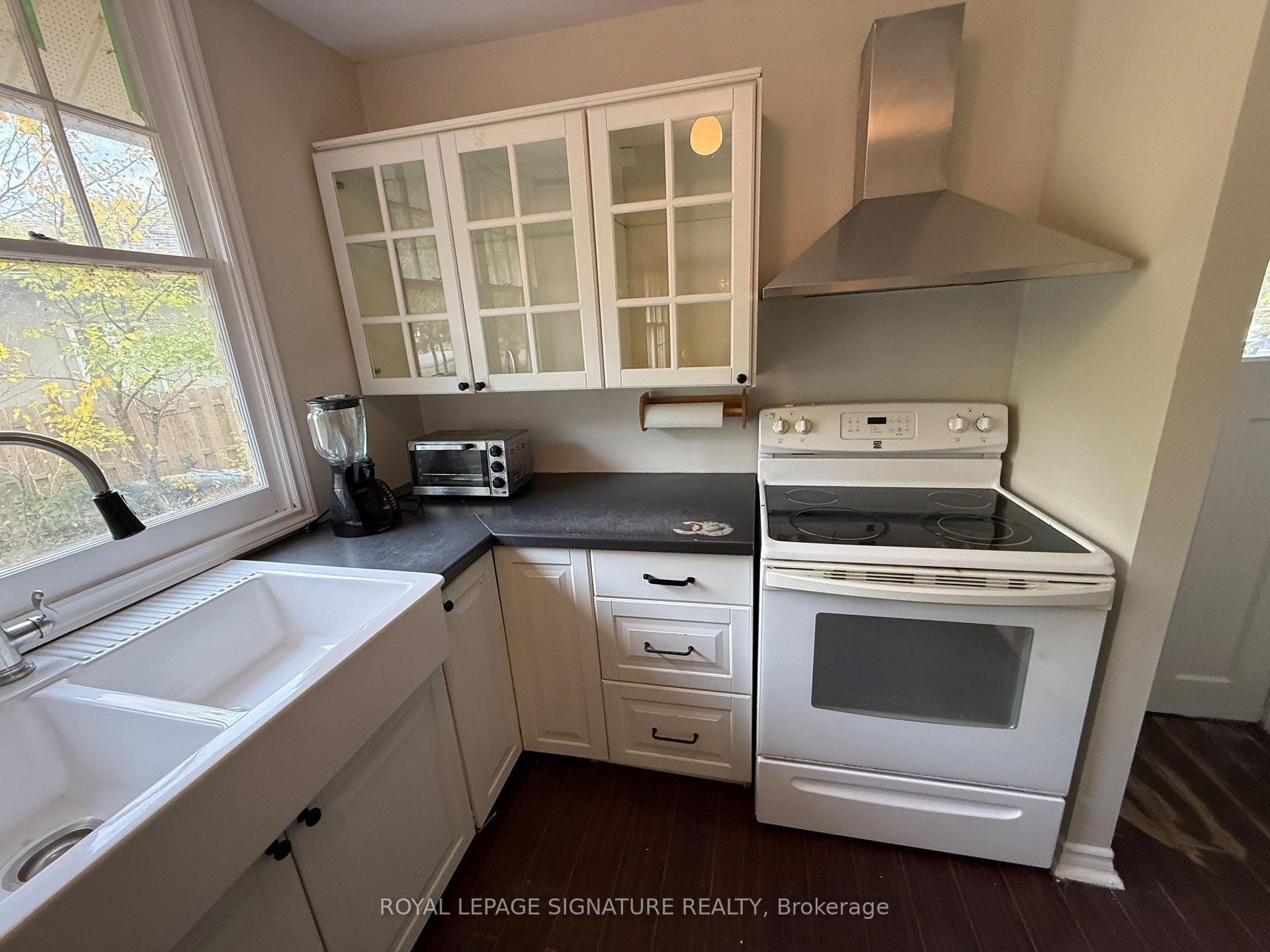 75 Old Mosley Street, Wasaga Beach, ON - Indoor Photo Showing Kitchen With Double Sink