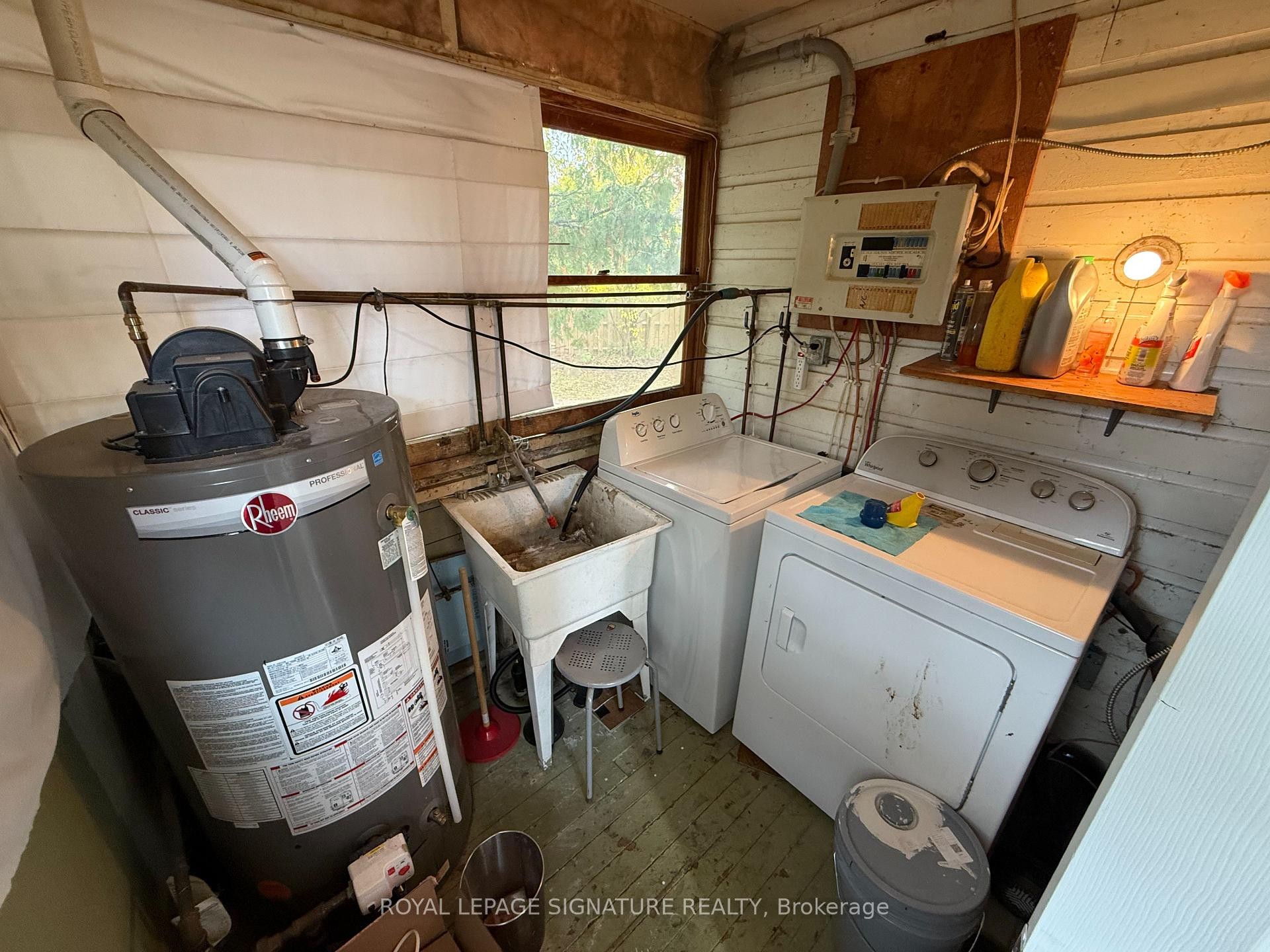 75 Old Mosley Street, Wasaga Beach, ON - Indoor Photo Showing Laundry Room
