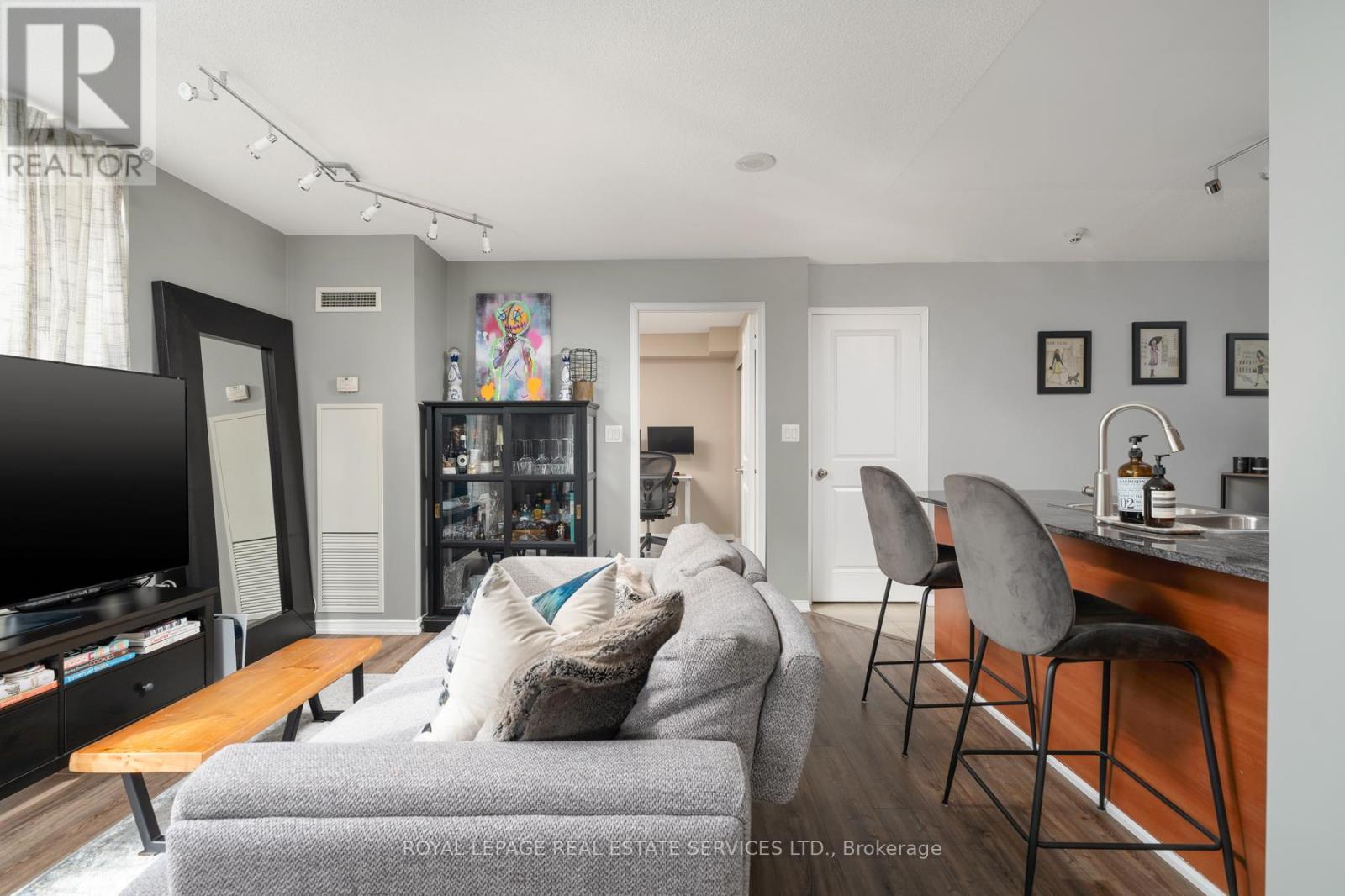 2E - 8 Rosebank Drive, Toronto, ON - Indoor