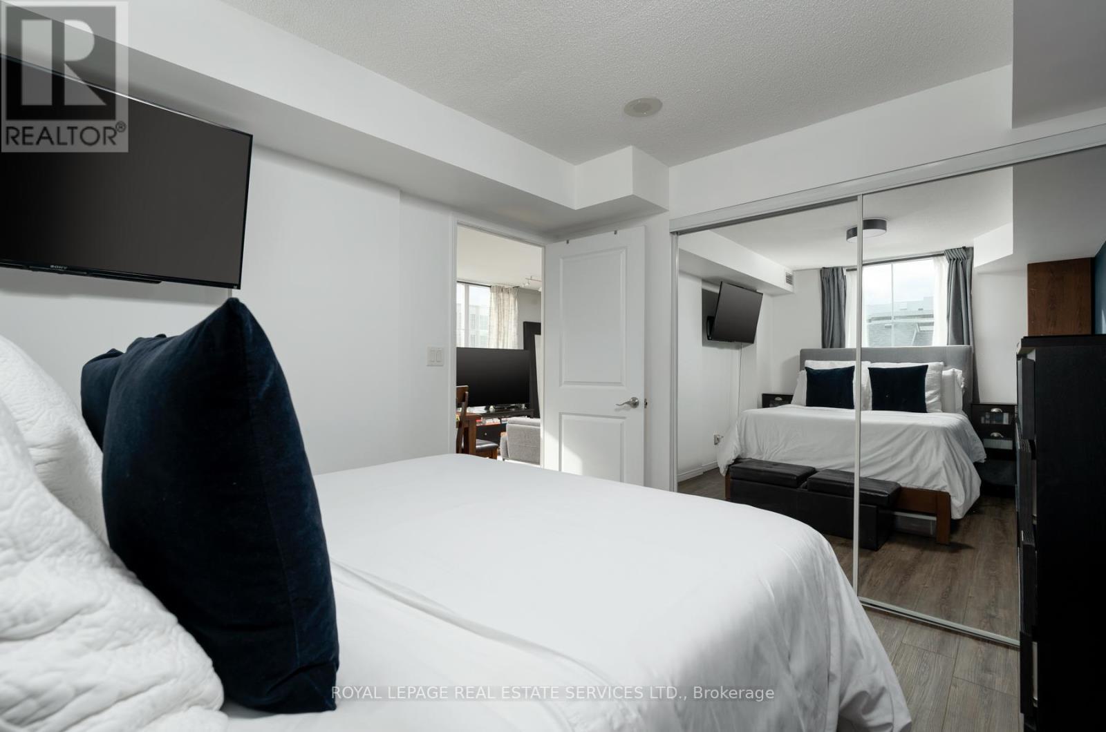 2E - 8 Rosebank Drive, Toronto, ON - Indoor Photo Showing Bedroom