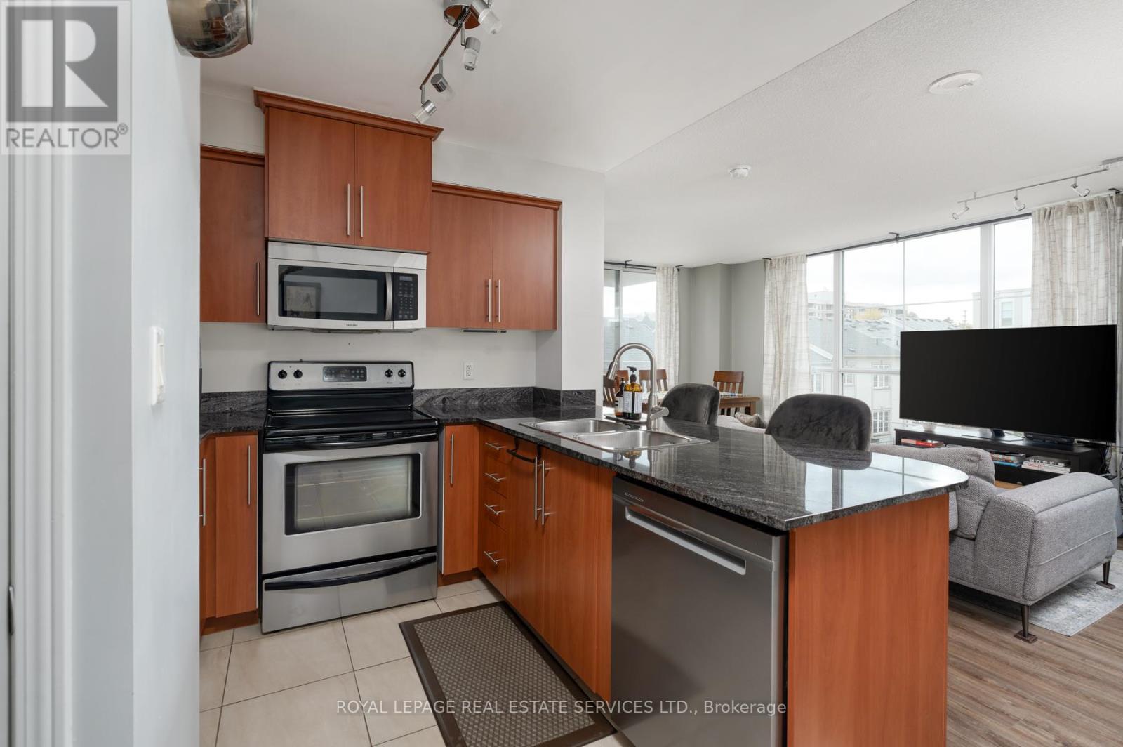2E - 8 Rosebank Drive, Toronto, ON - Indoor Photo Showing Kitchen