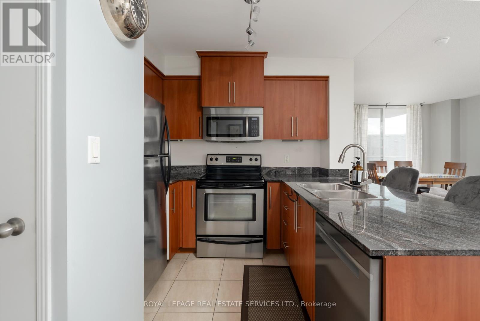 2E - 8 Rosebank Drive, Toronto, ON - Indoor Photo Showing Kitchen