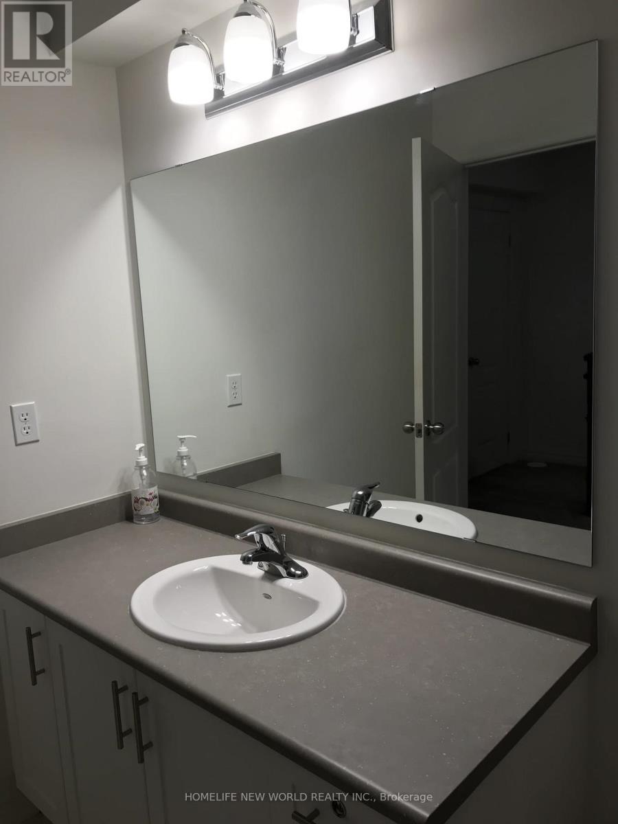 2214 Chevron Prince Path, Oshawa, ON - Indoor Photo Showing Bathroom