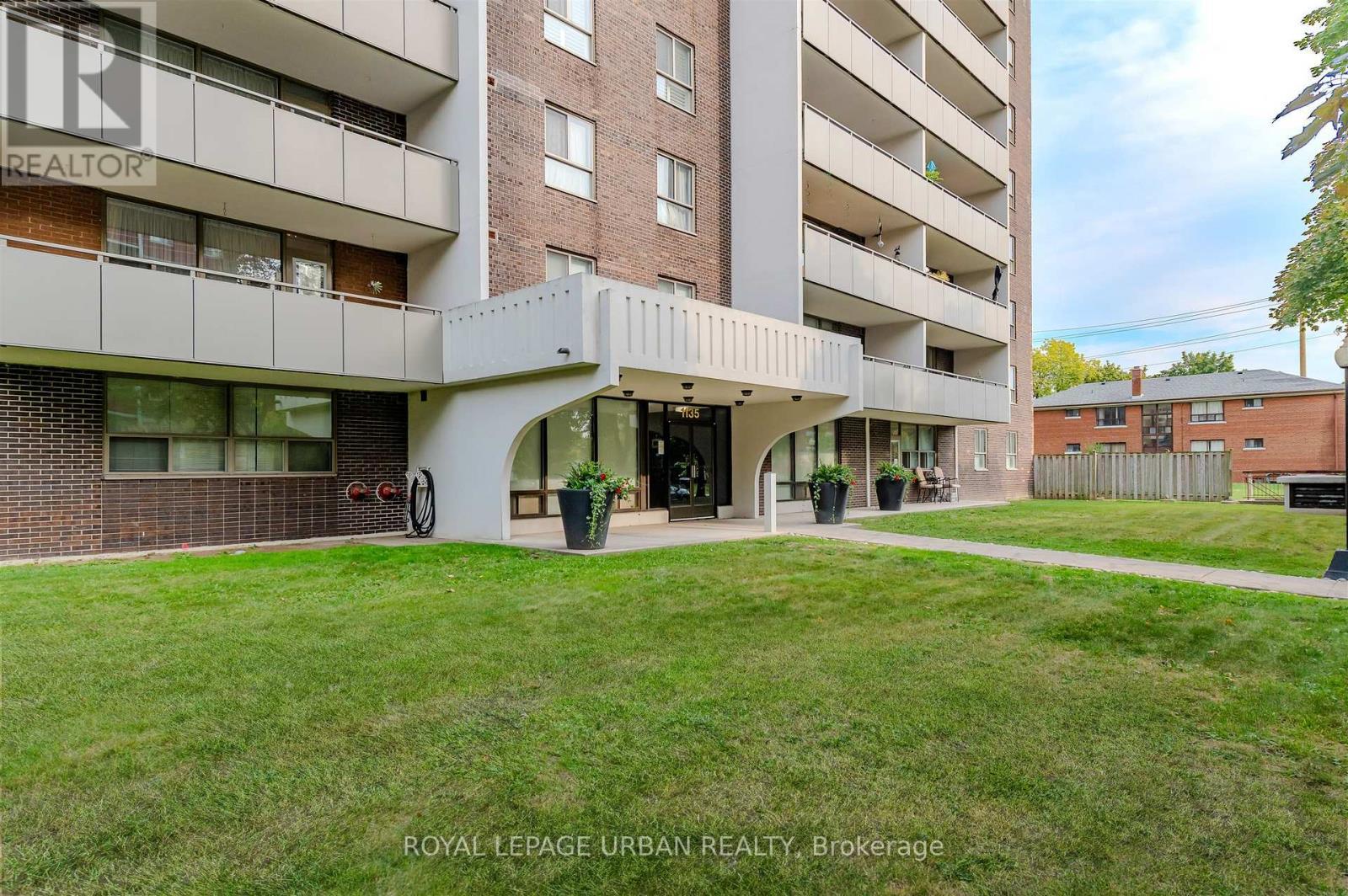 Building - 806 - 1135 Logan Avenue, Toronto, ON - Outdoor