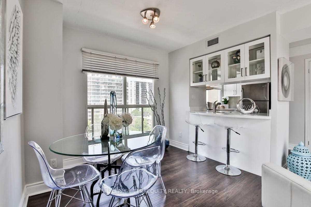 1052-139 Merton Street, Toronto, ON - Indoor Photo Showing Dining Room
