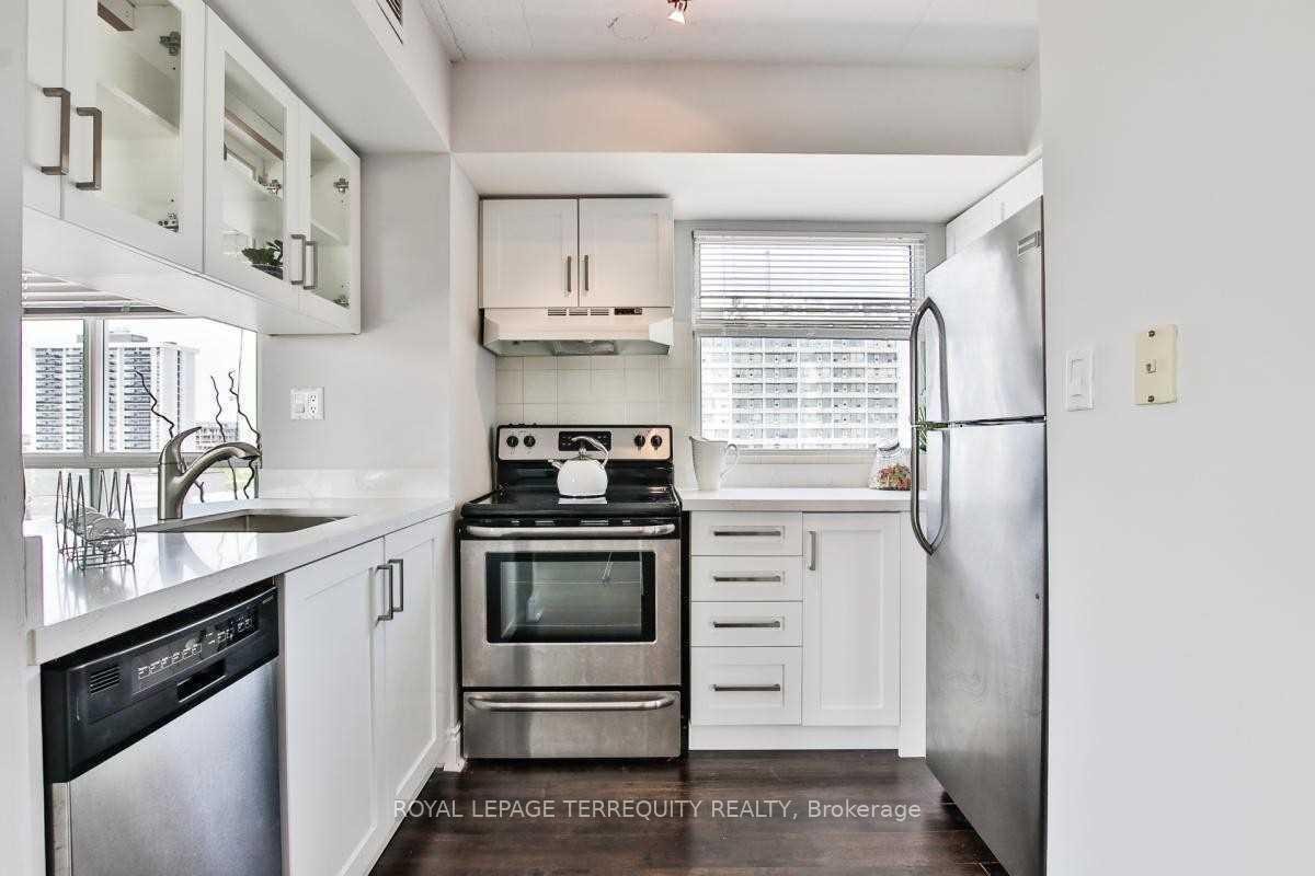 1052-139 Merton Street, Toronto, ON - Indoor Photo Showing Kitchen