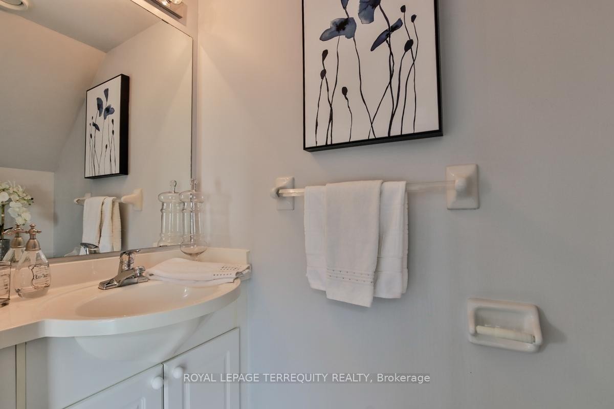 1052-139 Merton Street, Toronto, ON - Indoor Photo Showing Bathroom