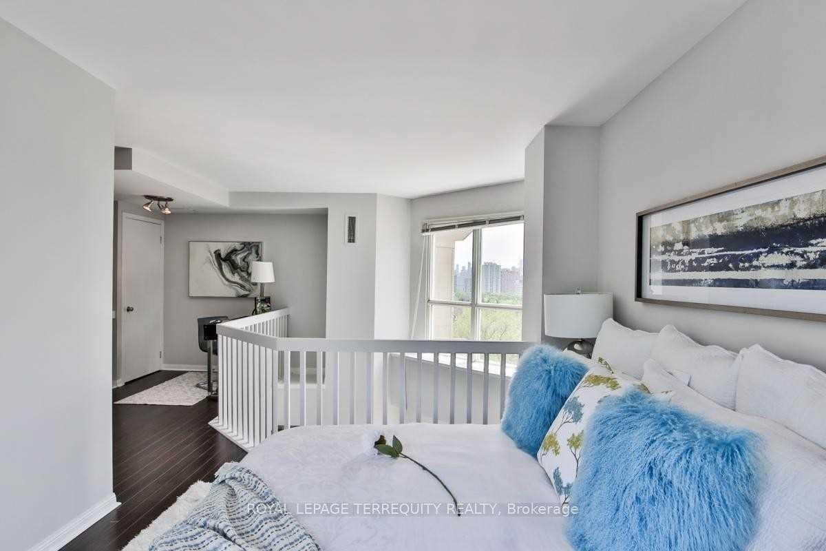 1052-139 Merton Street, Toronto, ON - Indoor Photo Showing Bedroom