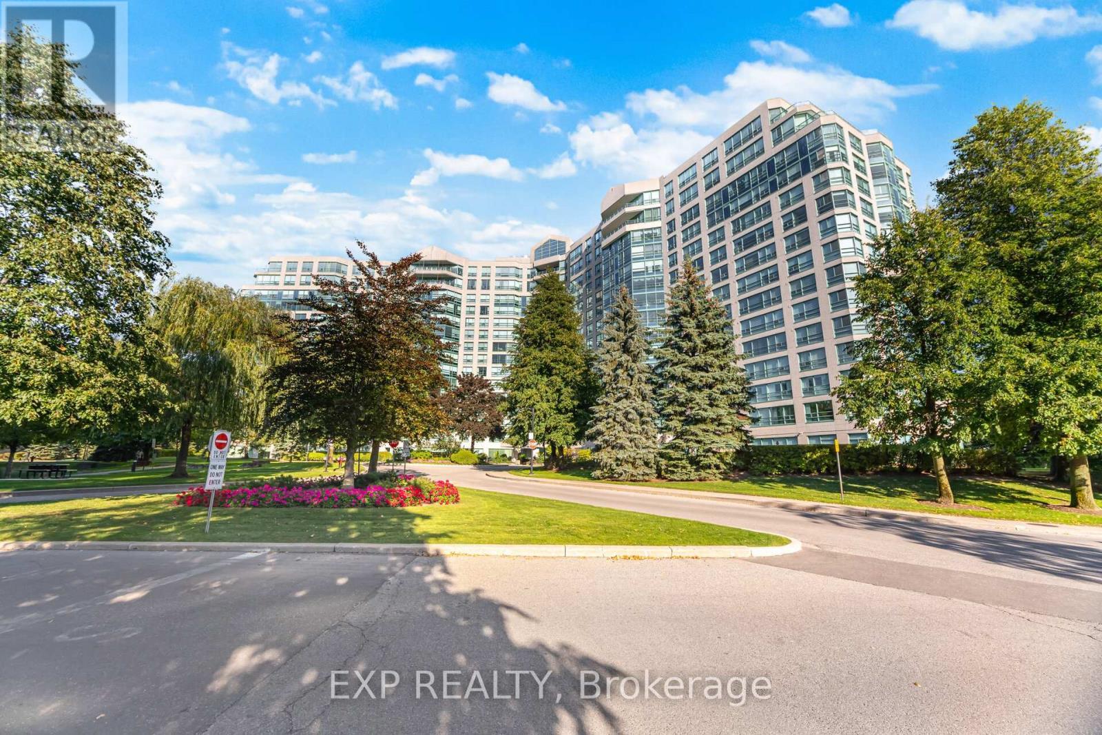613 - 7825 Bayview Avenue, Markham, ON - Outdoor