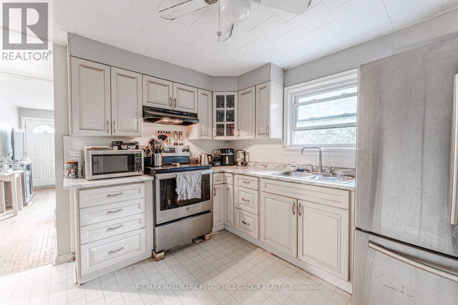 34/36 Centre Street, Essa, ON - Indoor Photo Showing Kitchen