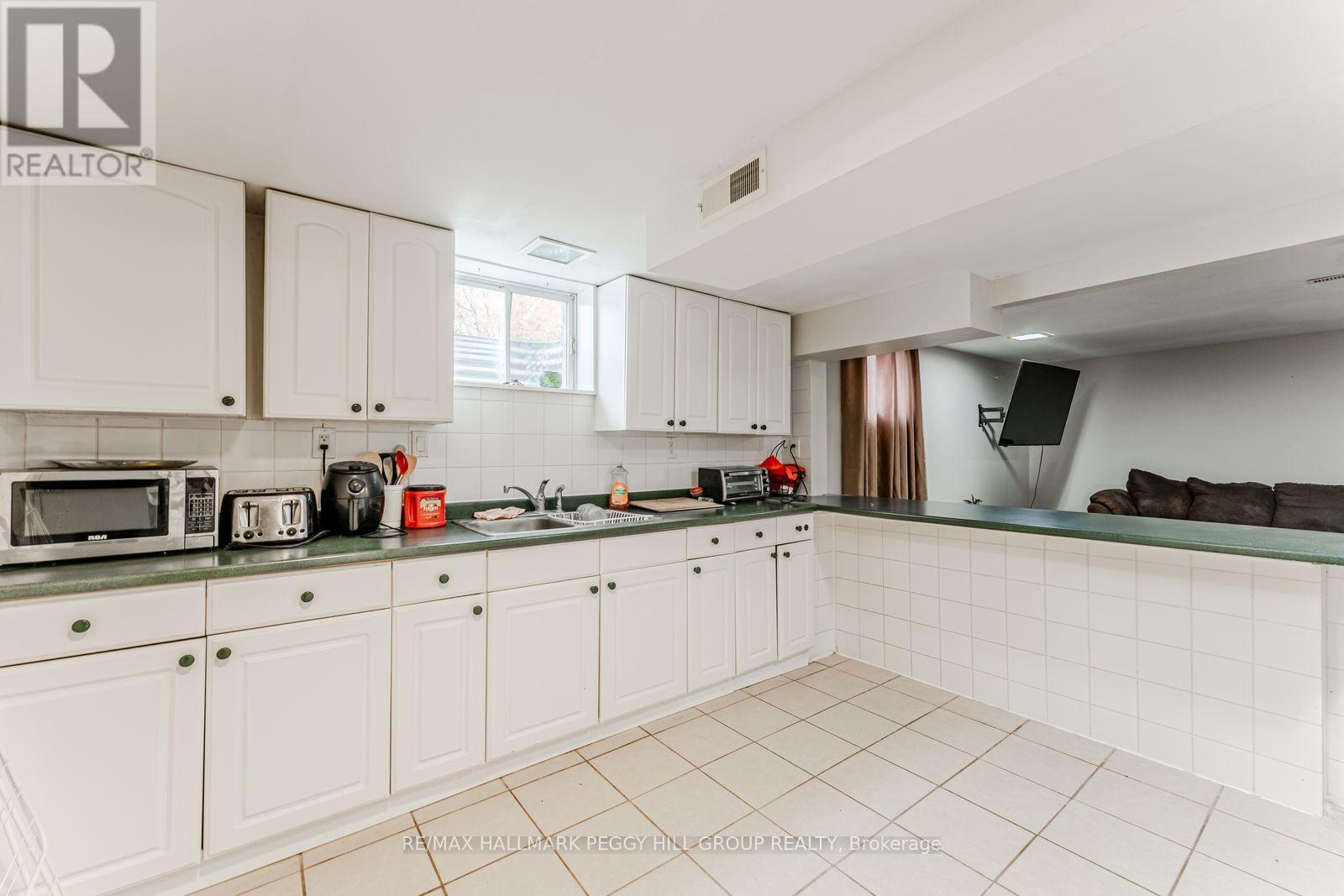 34/36 Centre Street, Essa, ON - Indoor Photo Showing Kitchen With Double Sink