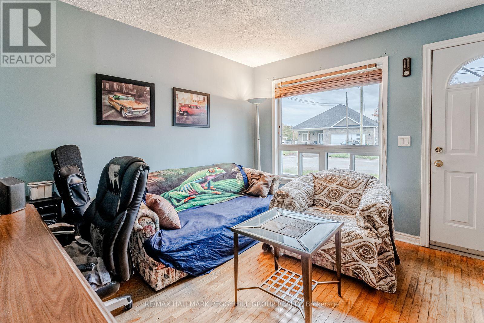 34/36 Centre Street, Essa, ON - Indoor Photo Showing Other Room