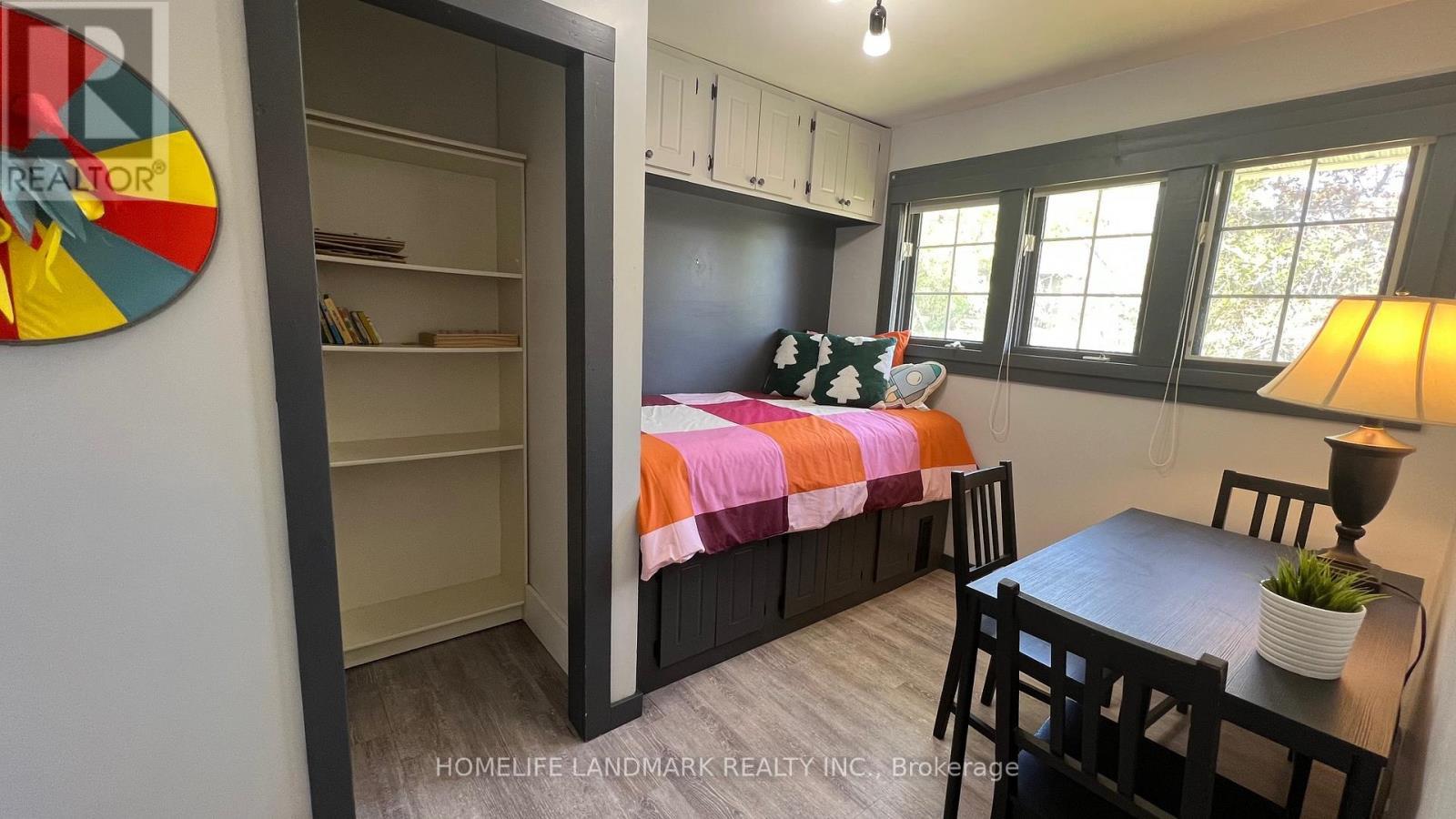 688 7Th Line S, Oro-Medonte, ON - Indoor Photo Showing Bedroom