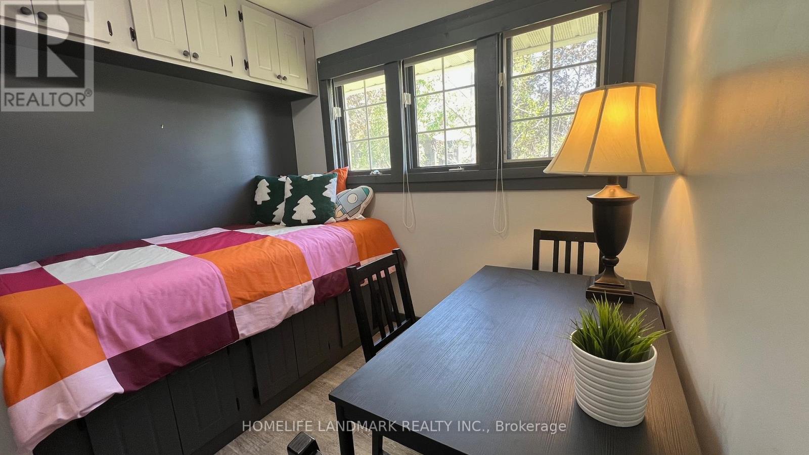 688 7Th Line S, Oro-Medonte, ON - Indoor Photo Showing Bedroom