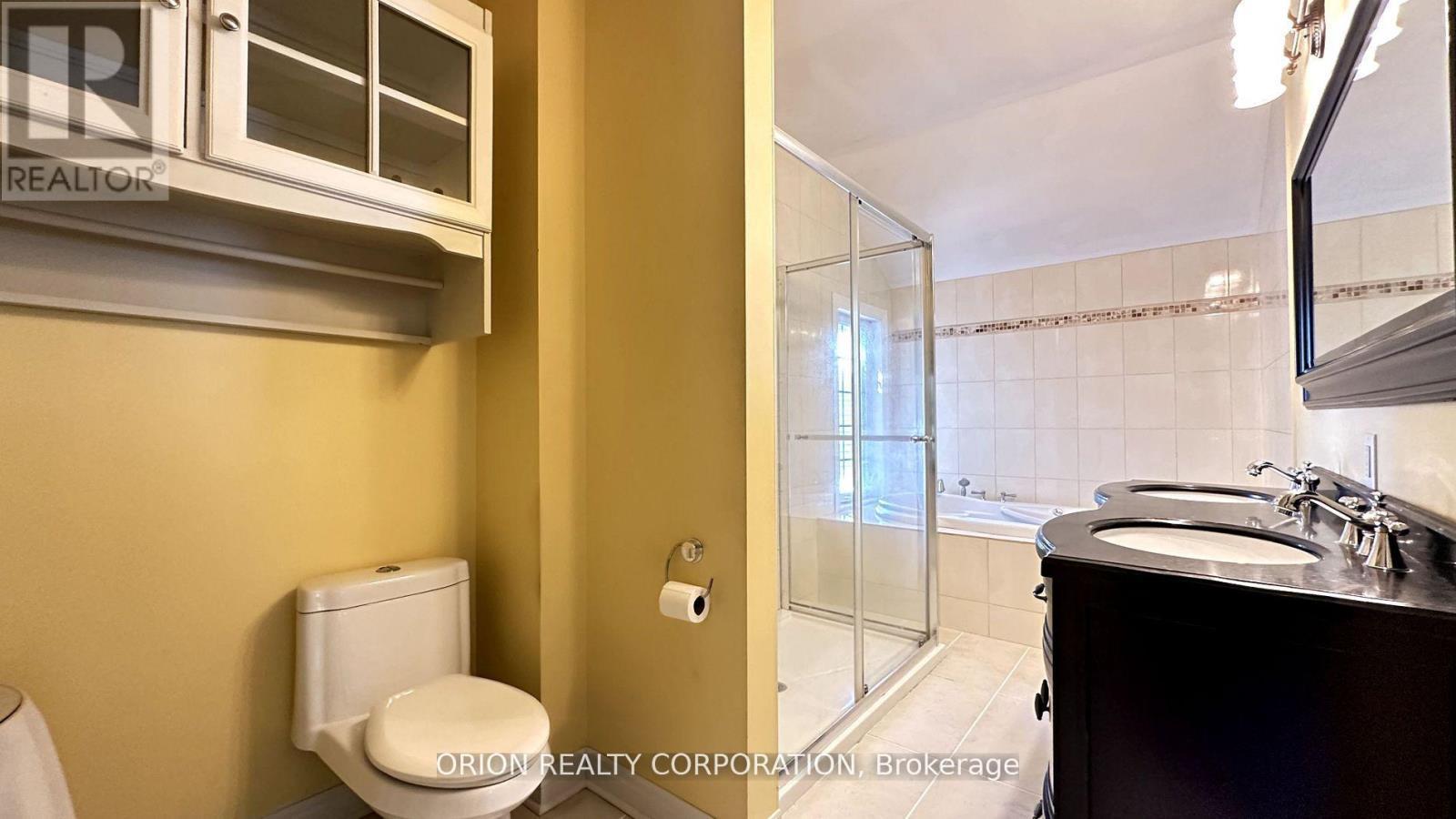 20 Holgate Street, Barrie, ON - Indoor Photo Showing Bathroom