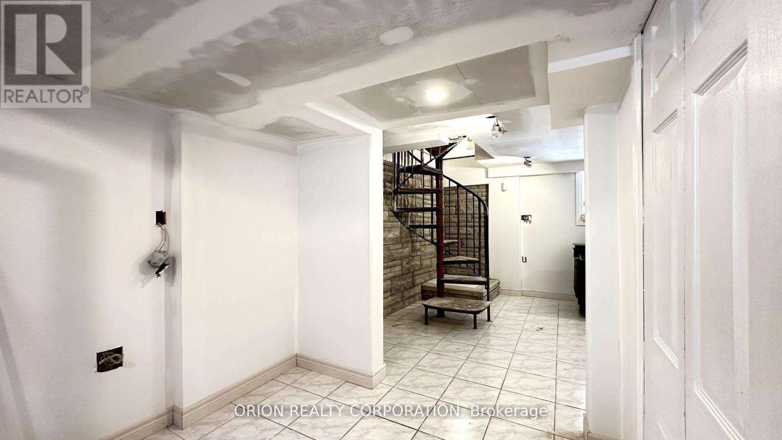 20 Holgate Street, Barrie, ON - Indoor Photo Showing Other Room