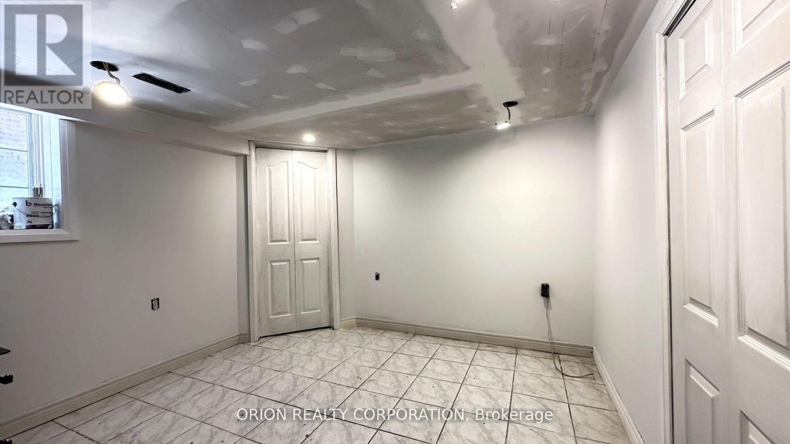 20 Holgate Street, Barrie, ON - Indoor Photo Showing Other Room