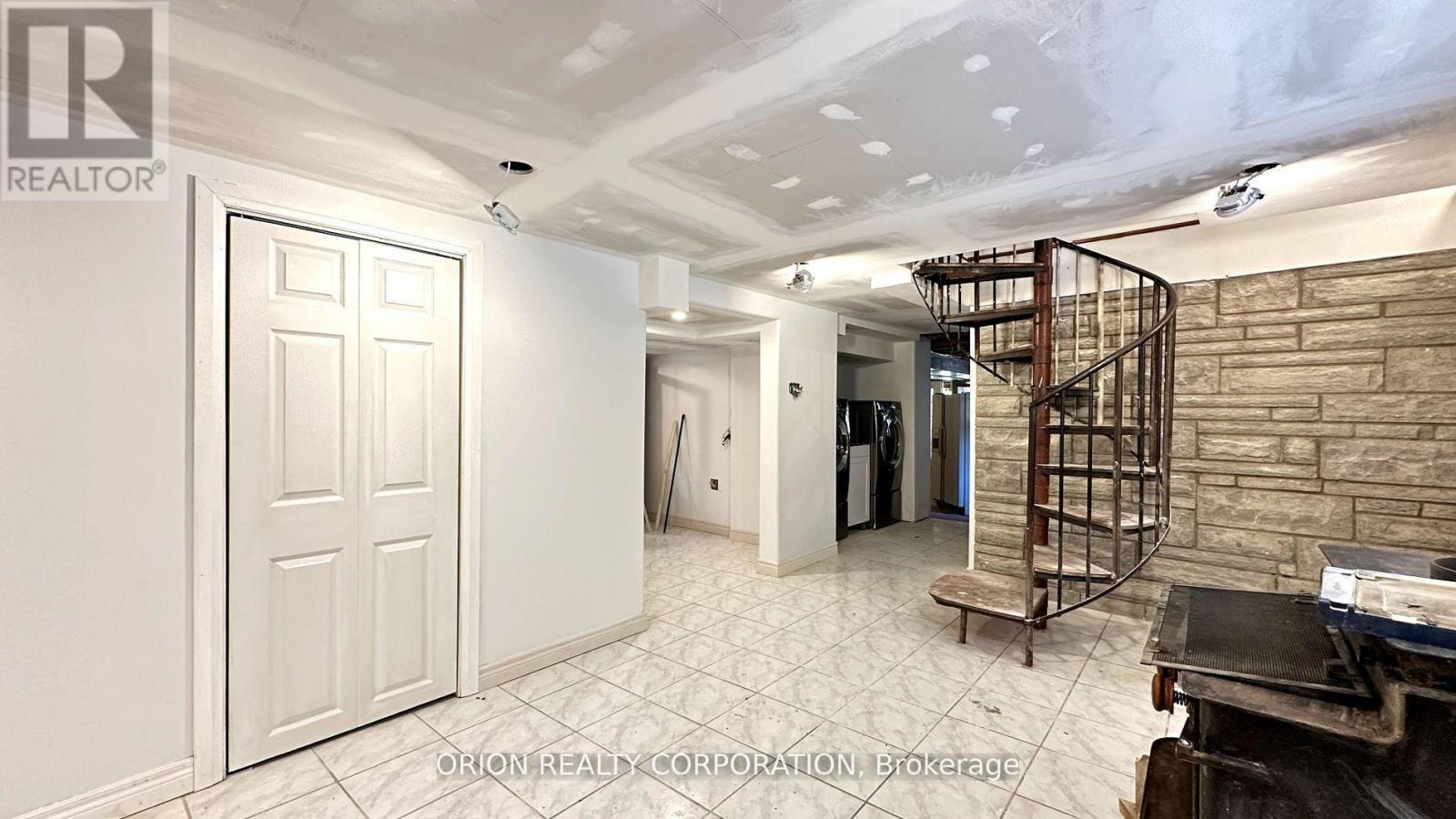 20 Holgate Street, Barrie, ON - Indoor Photo Showing Other Room