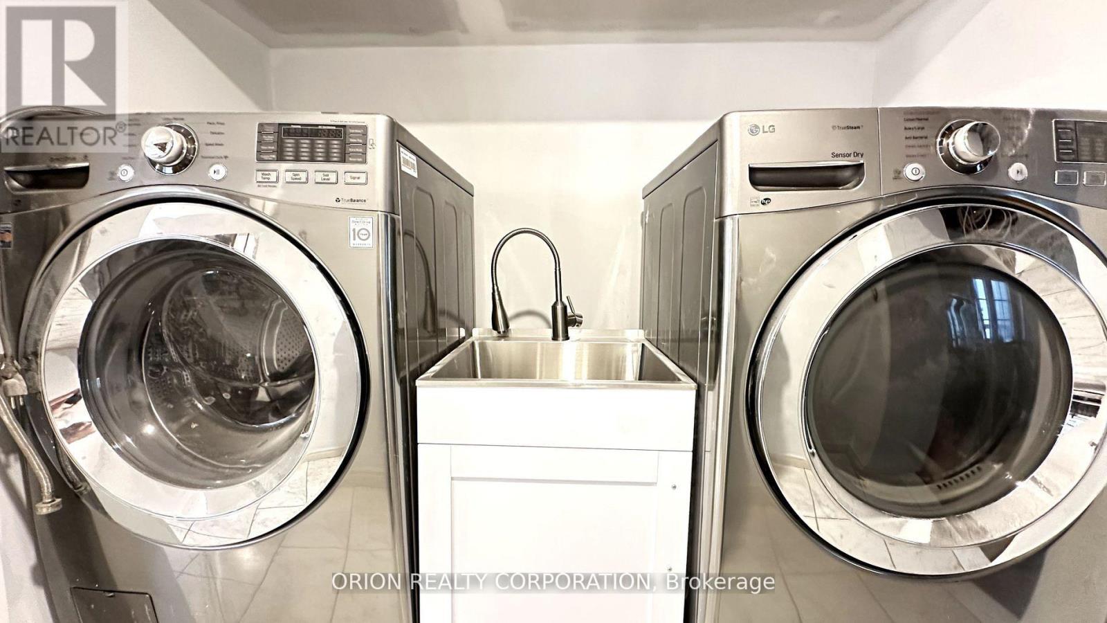 20 Holgate Street, Barrie, ON - Indoor Photo Showing Laundry Room