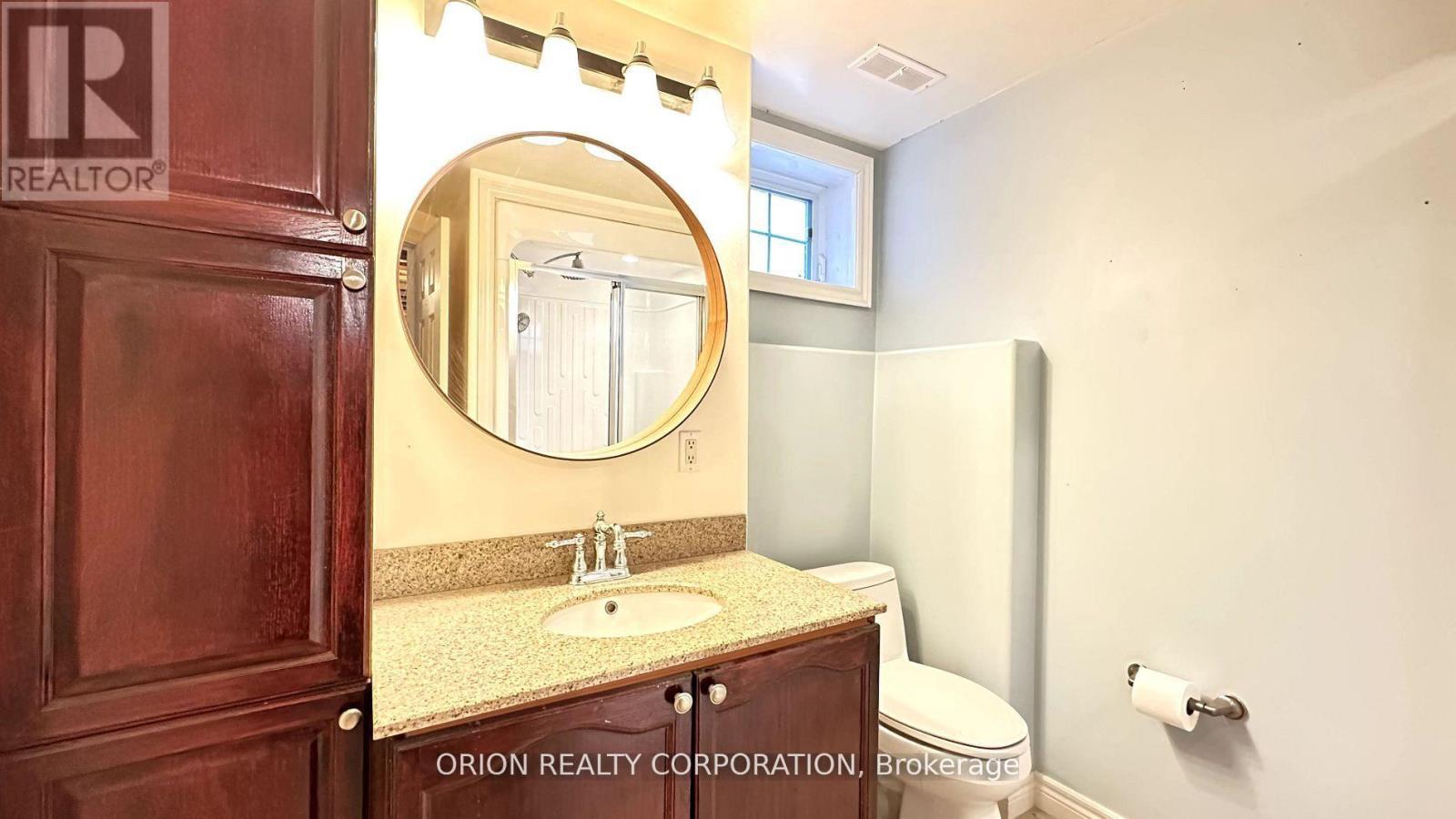 20 Holgate Street, Barrie, ON - Indoor Photo Showing Bathroom