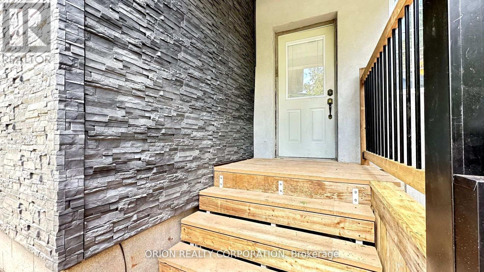 20 Holgate Street, Barrie, ON - Outdoor