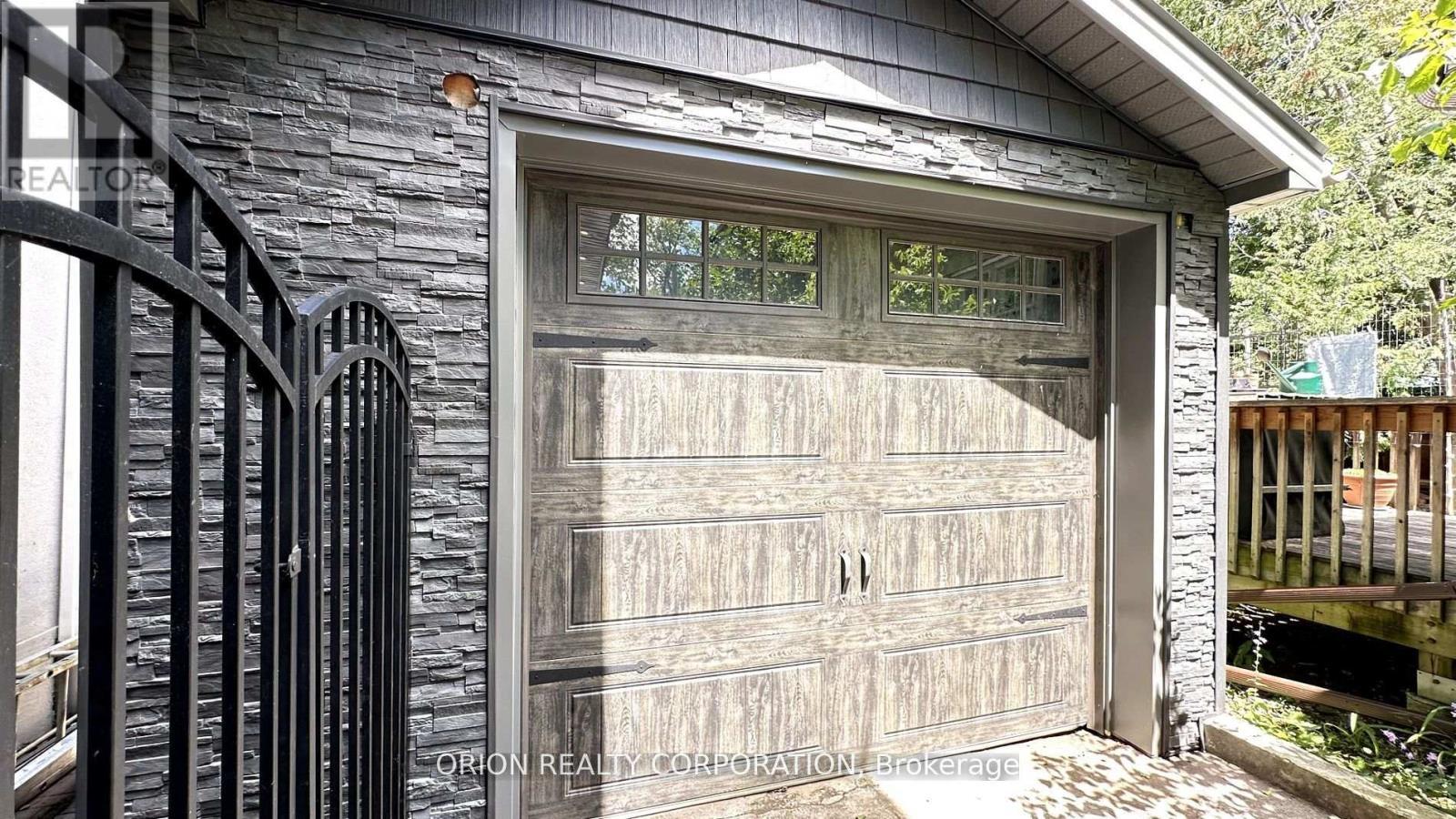 20 Holgate Street, Barrie, ON - Outdoor With Exterior