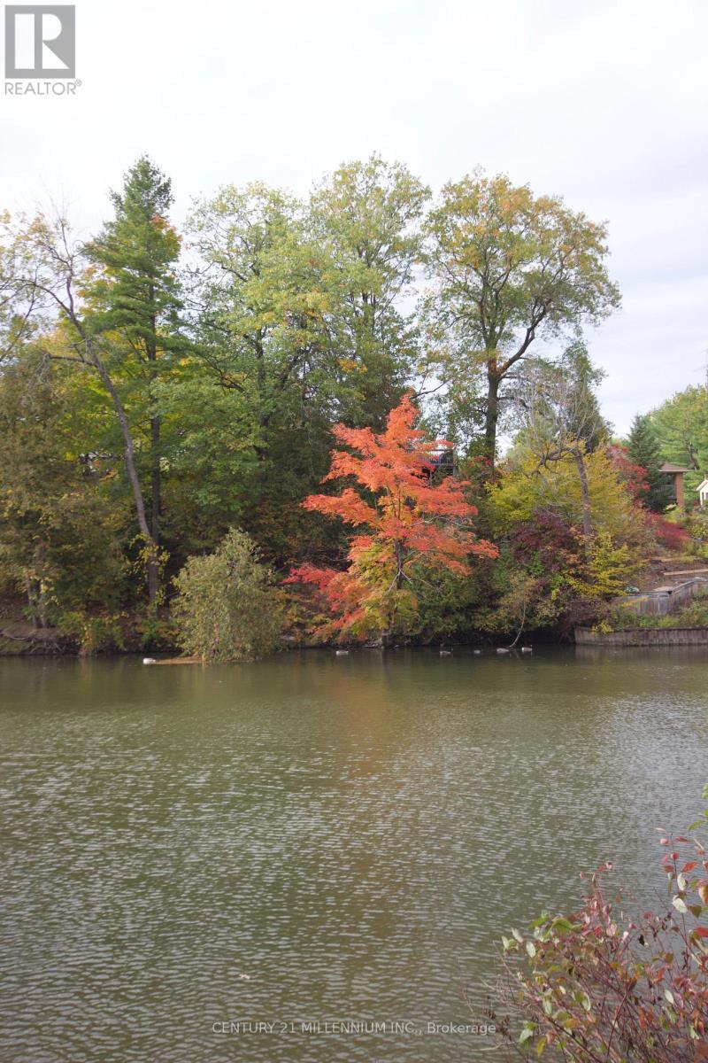 11 Knox Road E, Wasaga Beach, ON