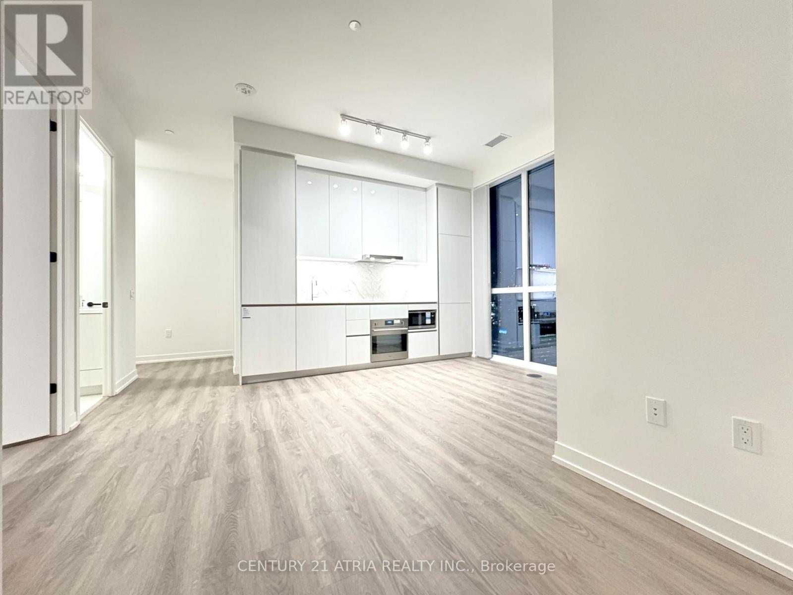 3707 - 8 Interchange Way, Vaughan, ON - Indoor