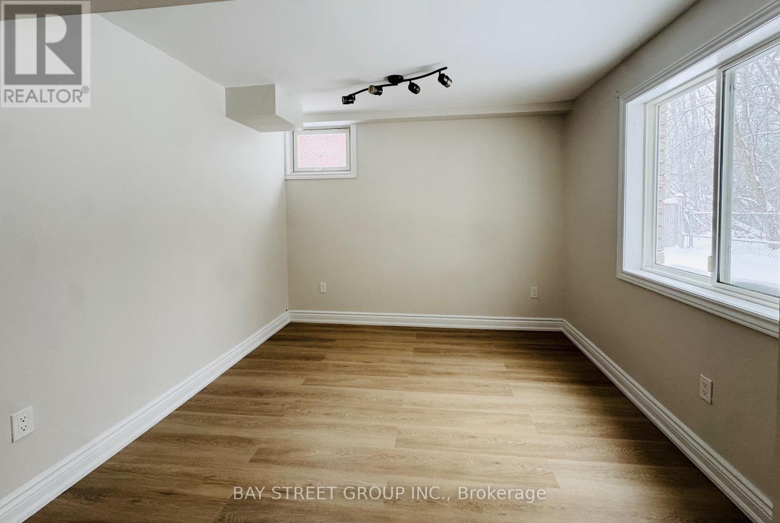 28 Shalom Way, Barrie, ON - Indoor Photo Showing Other Room